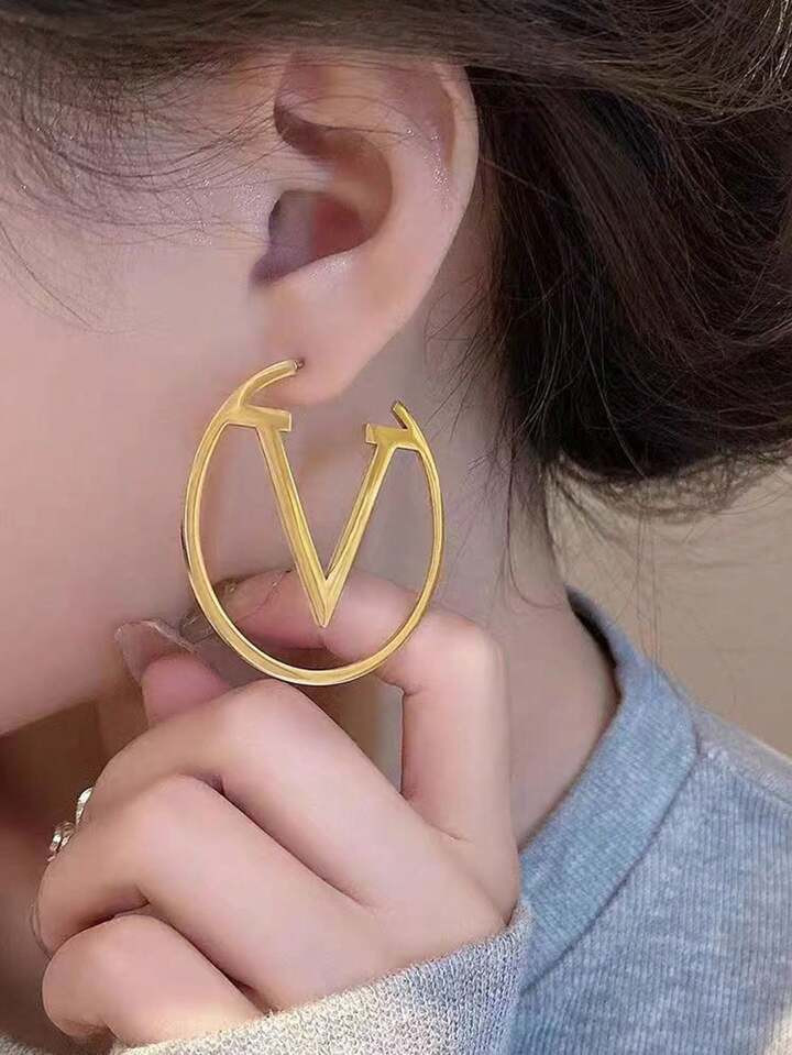 1 Pair Of Fashionable Alphabet Shaped Hoop Earrings With Hollow-Out Design, Glossy Metallic Hoop ... | SHEIN