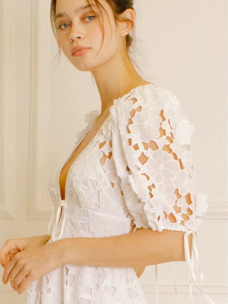 Becca 3D Floral White Mini Dress | Confête