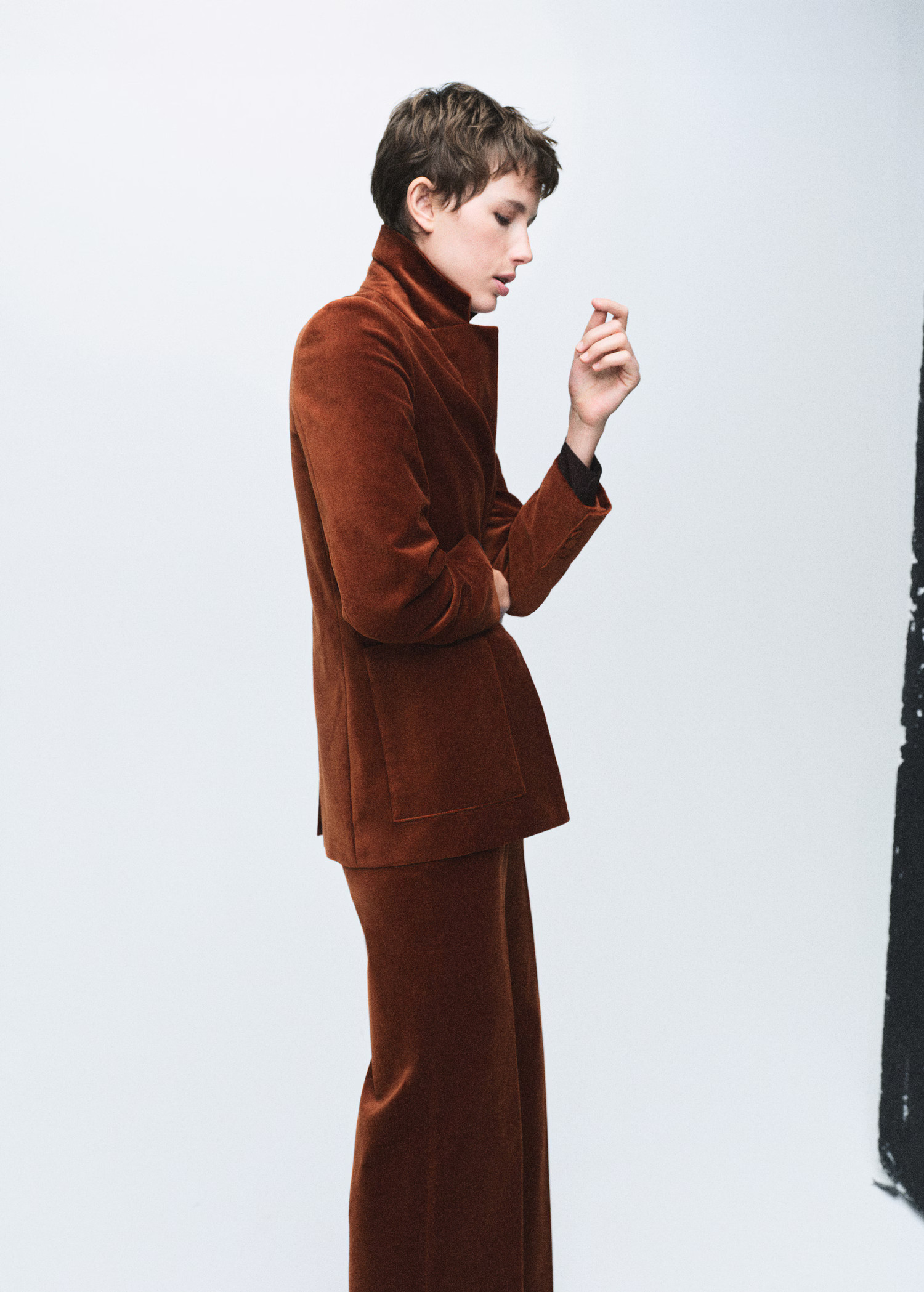 Velvet suit jacket with pockets - Women | MANGO United Kingdom | MANGO (UK)