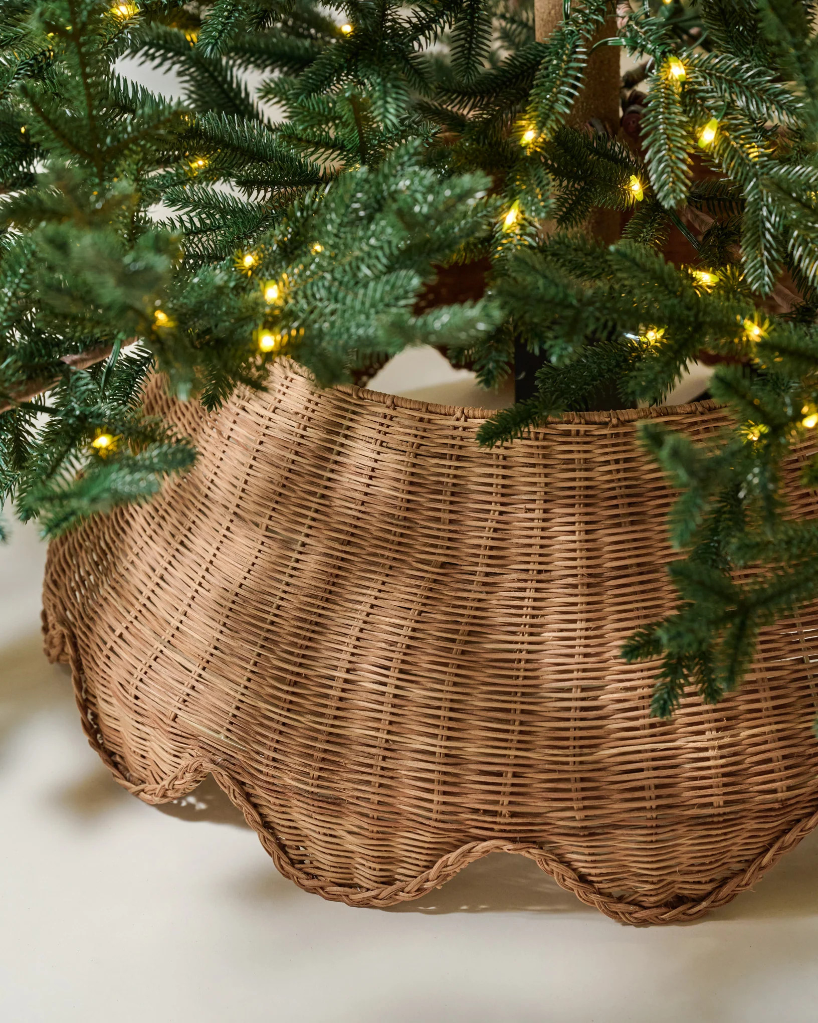 Solene Scalloped Rattan Tree Collar | Magnolia