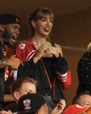 Taylor Swift Kansas City Chiefs Vintage Throwback Windbreaker Jacket Women's XS | eBay US