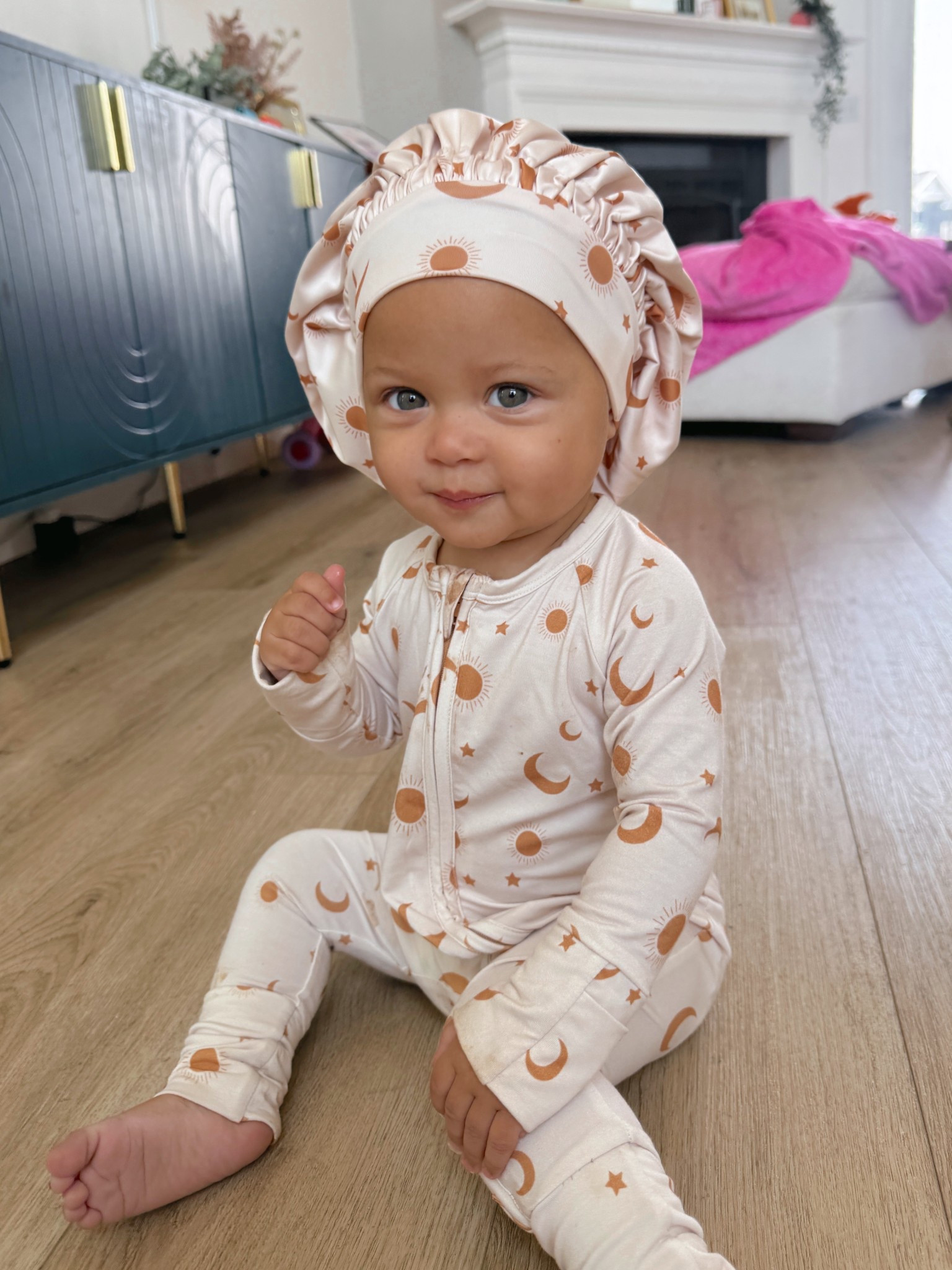the cutest matching bonnet and pajamas for babies, kids, and the whole family! ☀️🌙