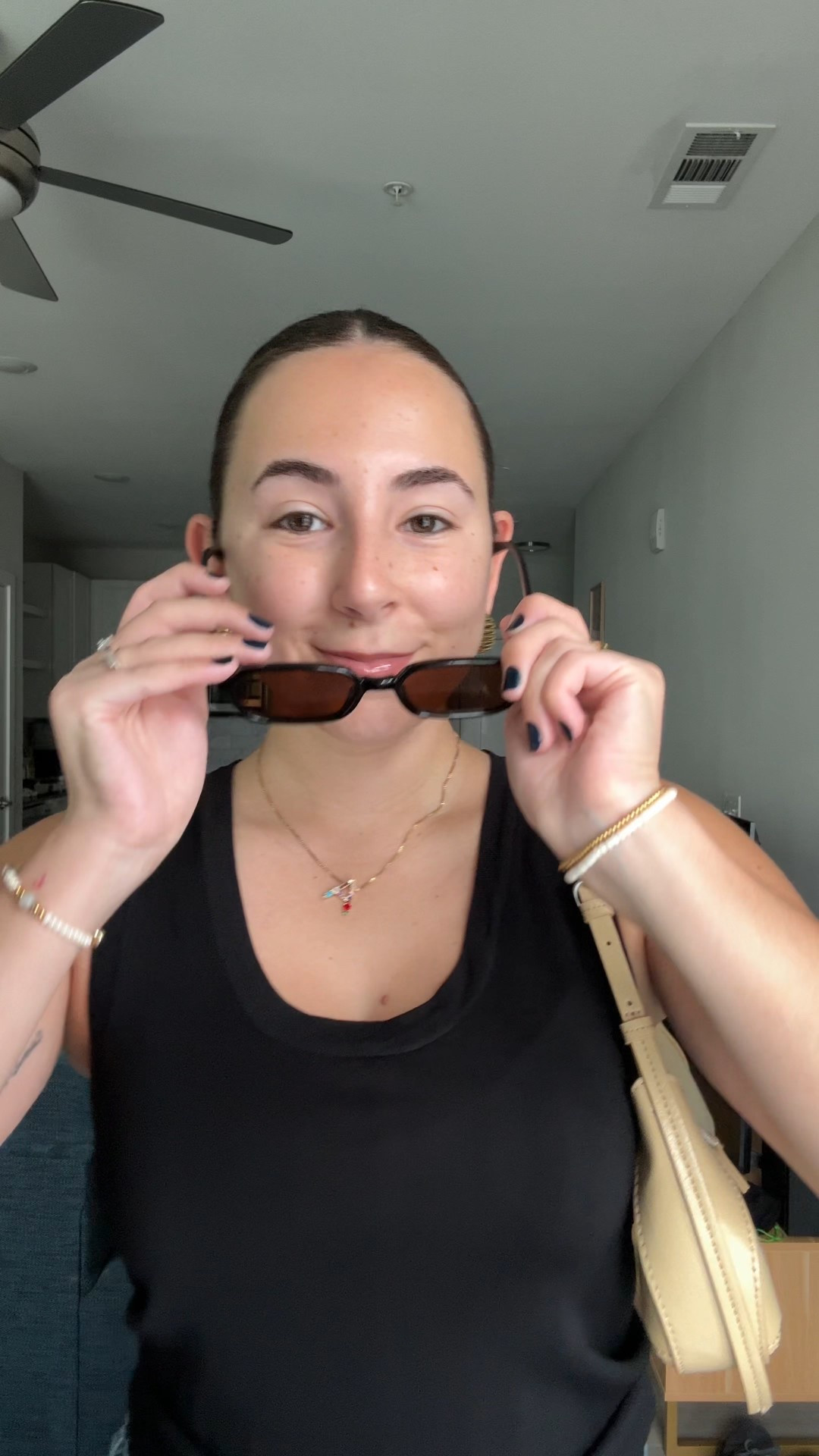 today’s look 🤍

shirt is Zara (size M) & bag is also Zara | code: 20ASHXO for Princess Polly, shorts: US 6 | shoes: 7-8




#LTKFindsUnder100 #LTKStyleTip