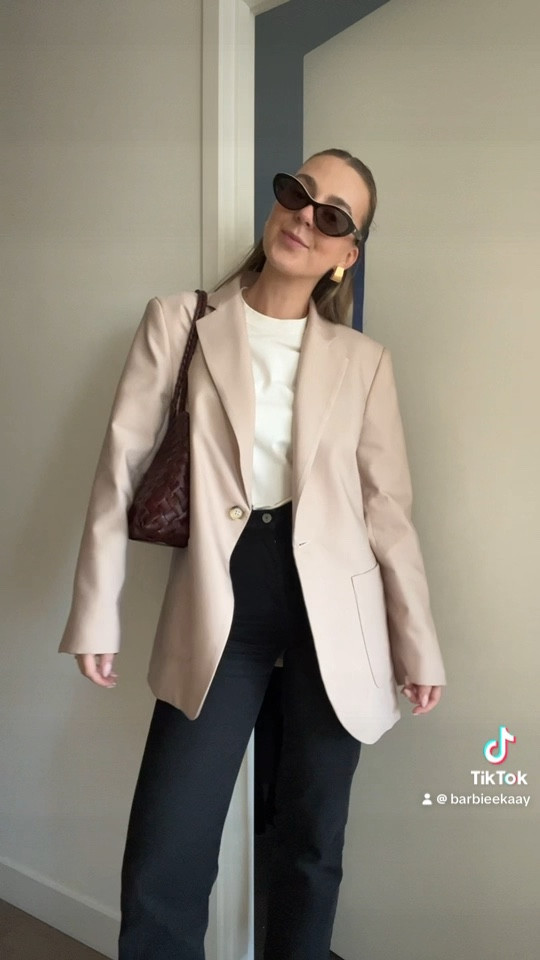 shopping outfit, super simple and effortless. 

#LTKaustralia #LTKSeasonal #LTKstyletip