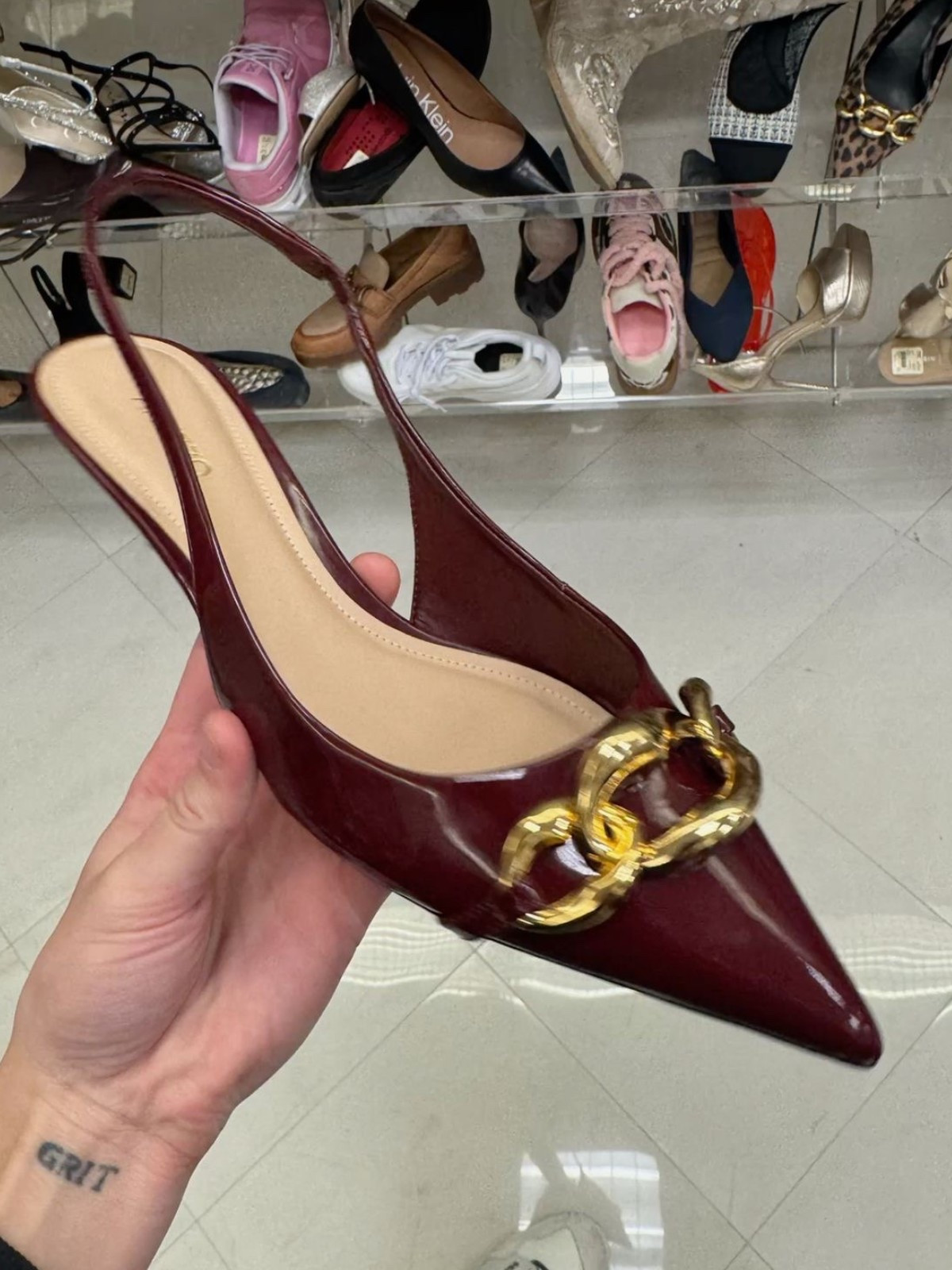 I found these beautiful shoes at Nordstrom the other day while Xmas Shopping, and I had to go online to see what other styles they had! 

Not only did I find a bunch of other cute and stylish heels in my favorite color burgundy , but they also are still on sale from cyber Monday…. Some of these guys are under $50!! Check them out before they’re gone 👀.






#nordstrom #nordstromrack #womensshoes #heels #moodycolors #gold #buckle #kittenheel #trending #cybermonday #blackfriday 

#LTKFindsUnder100 #LTKSaleAlert #LTKootd