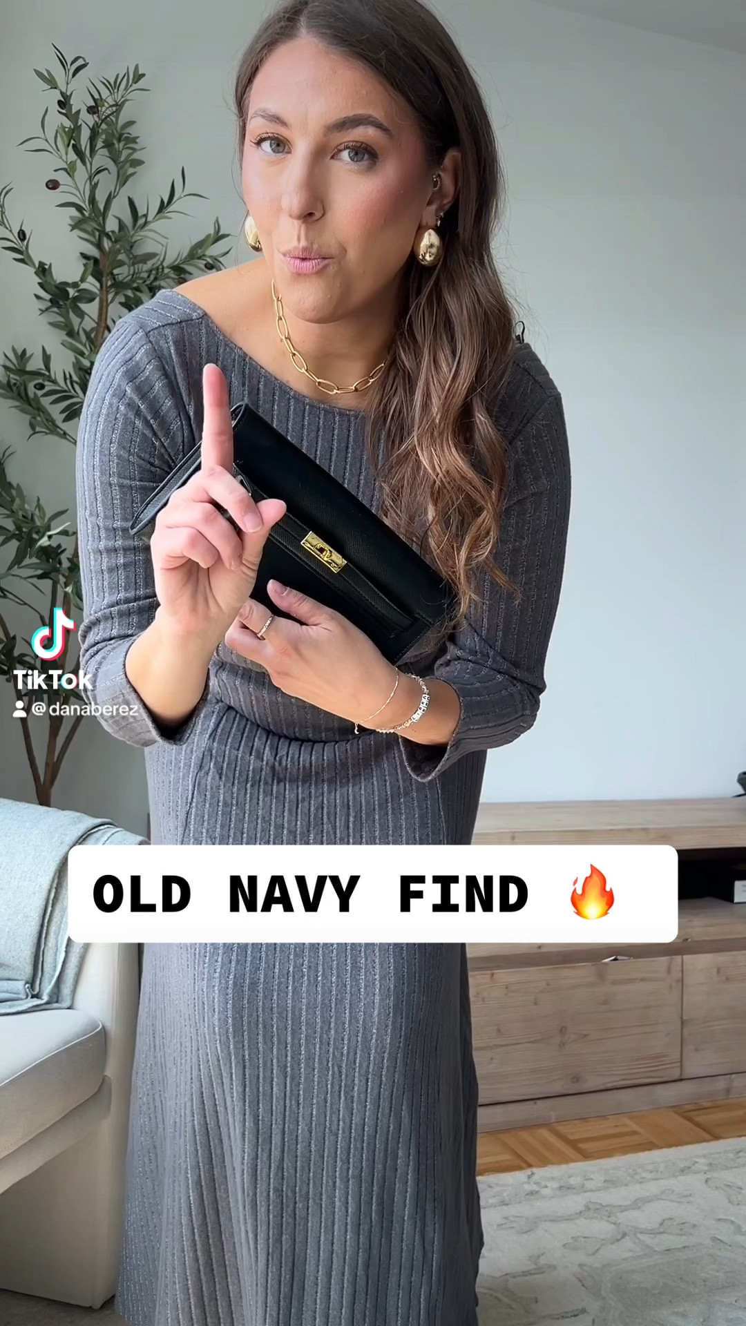 Old navy dress find! So chic and designer looking! 

Old navy finds, old navy dress, old navy haul, size 10 fashion | size 10 | Tall girl outfit | tall girl fashion | midsize fashion size 10 | midsize | tall fashion | tall women | 

#LTKStyleTip #LTKMidsize #LTKFindsUnder50