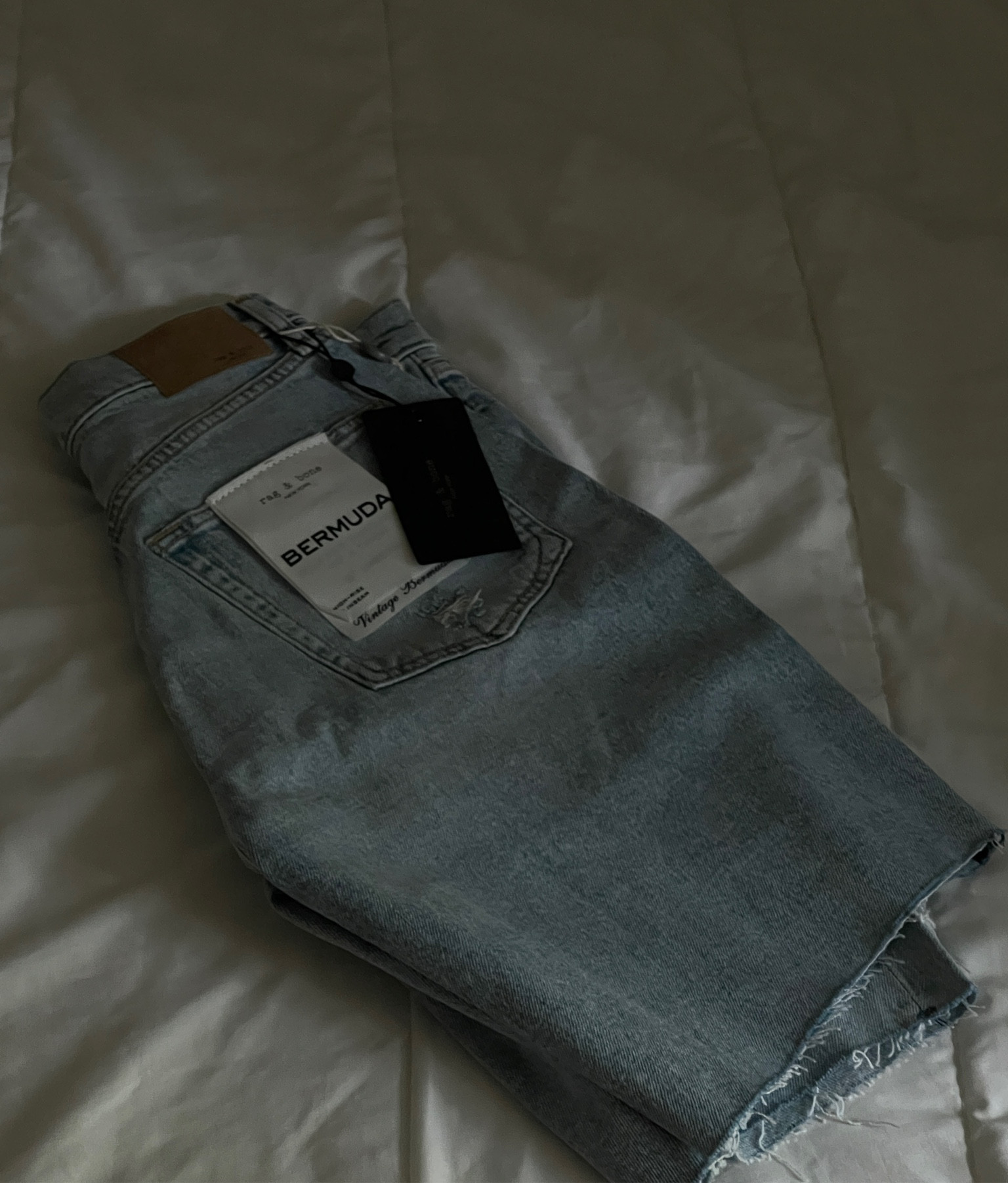 Denim shorts💛

#ragbonedenim #denimshorts #levisshorts #levisdenim #ragbone #랙앤본 #랙앤본데님쇼츠 #랙앤본청밪ㅣ

#LTKsale #LTKstyletip #LTKkorea