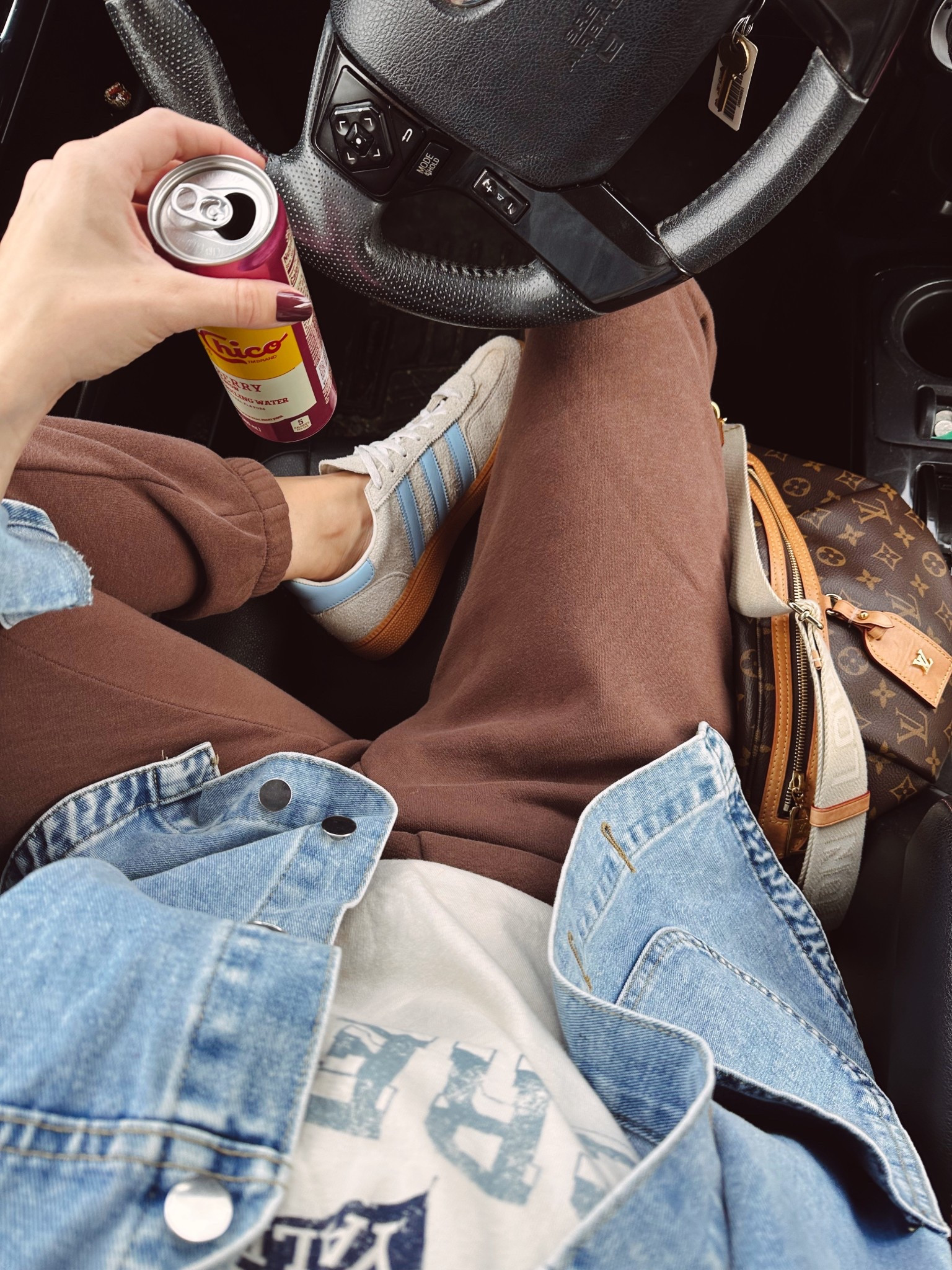 Casual fall outfit
Amazon denim jacket (size M)
Adidas gazelles are on sale for $75!
Nuuds brown sweats (run big!)