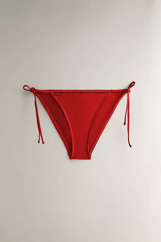 Plain-coloured mid-rise beach bikini bottoms with side ties for fastening. | Zara UK