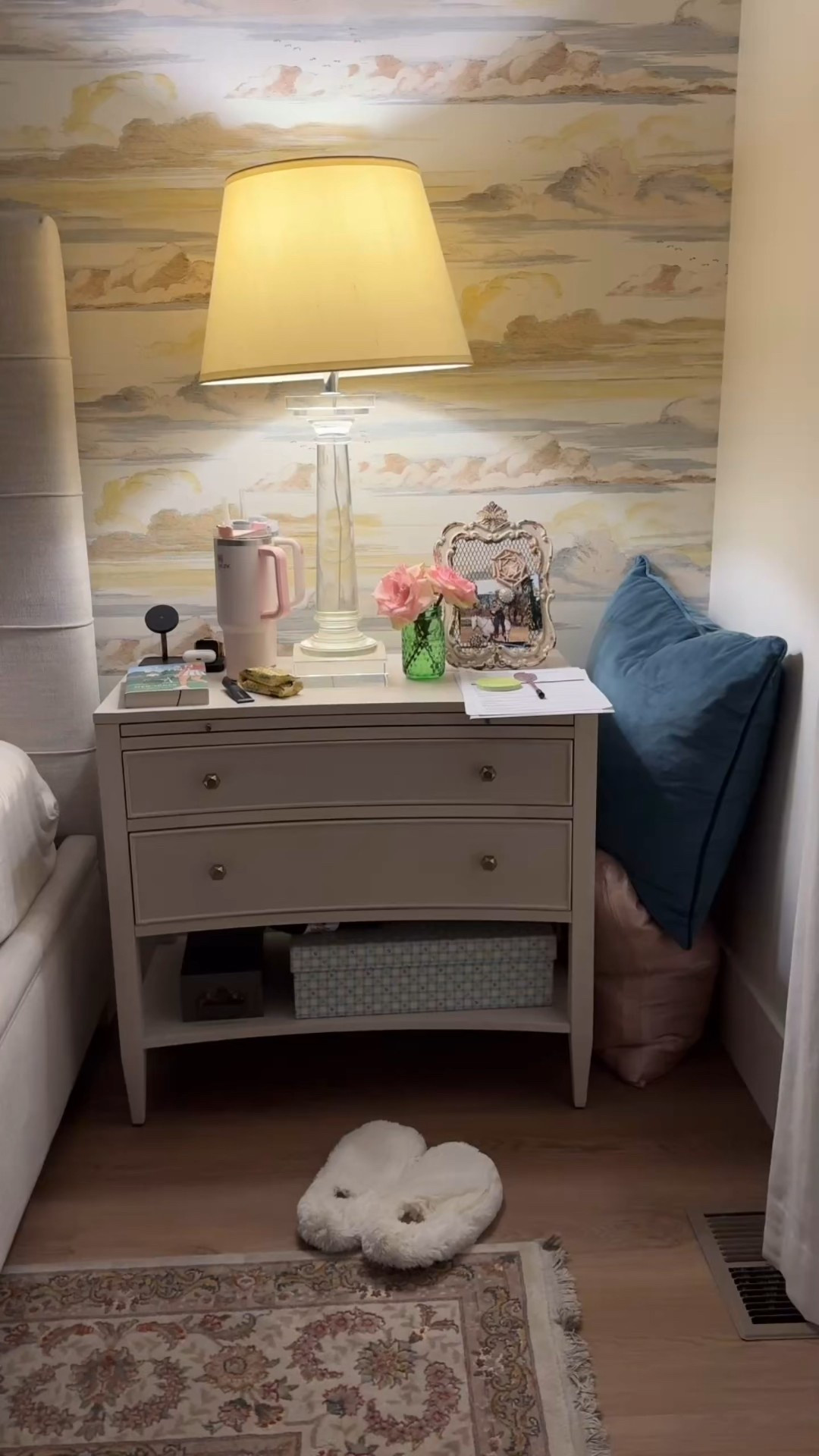 What is on your bedside table? This is what’s on mine.


#LTKdayinmylife #LTKstorytime #LTKOver40