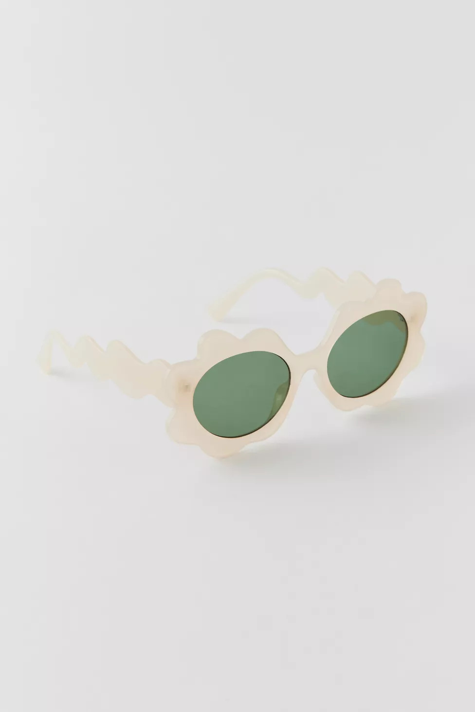 Wavy Oval Sunglasses | Urban Outfitters (US and RoW)