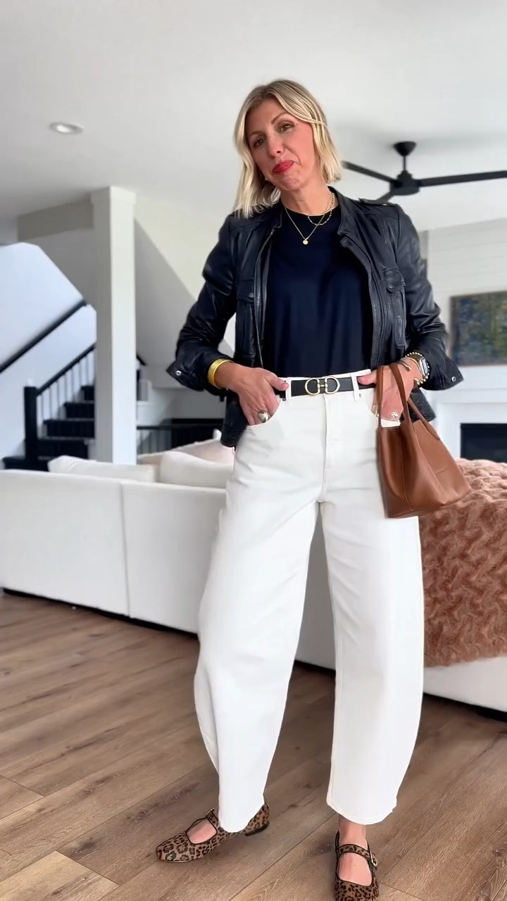 White Jeans For Fall🍂Comment JEANS & I'll send you a DM with the details! Off white jeans pair so effortlessly with the warm, earthy tones of fall. These also make the perfect office, date night, church or everyday pant- HELLO versatility 👏