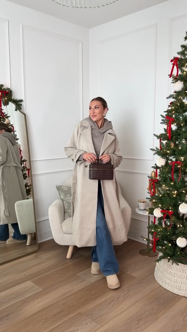 The perfect casual winter outfit! My exact coat is from last year from Abercrombie so I linked this year’s version + a few others at different prices! The wash of my jeans is “wrong medium” 