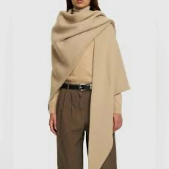 NWT TOTEME Maxi Triangle wool scarf/wrap in beige | Poshmark