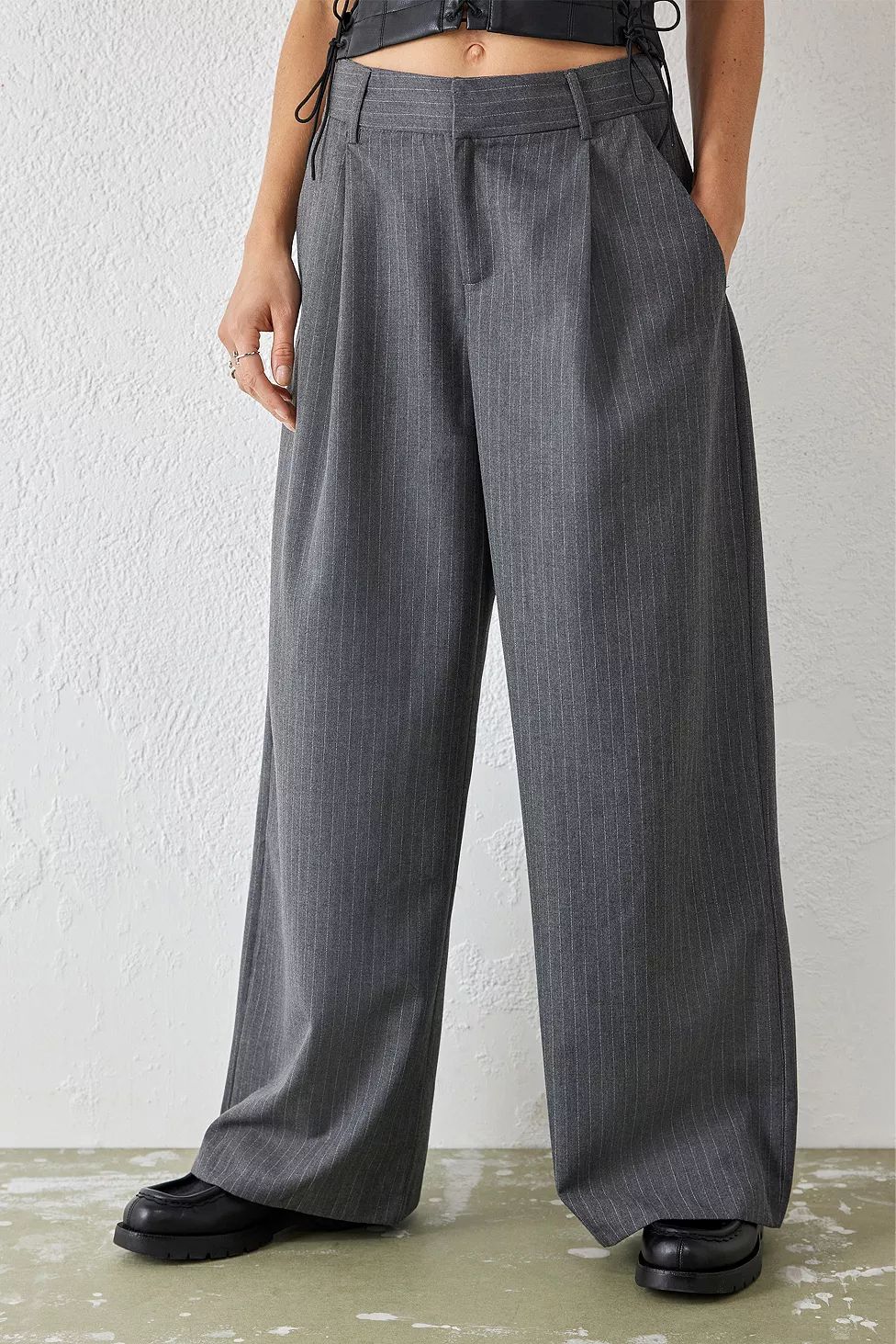 UO Grey Pinstripe Trousers | Urban Outfitters (EU)