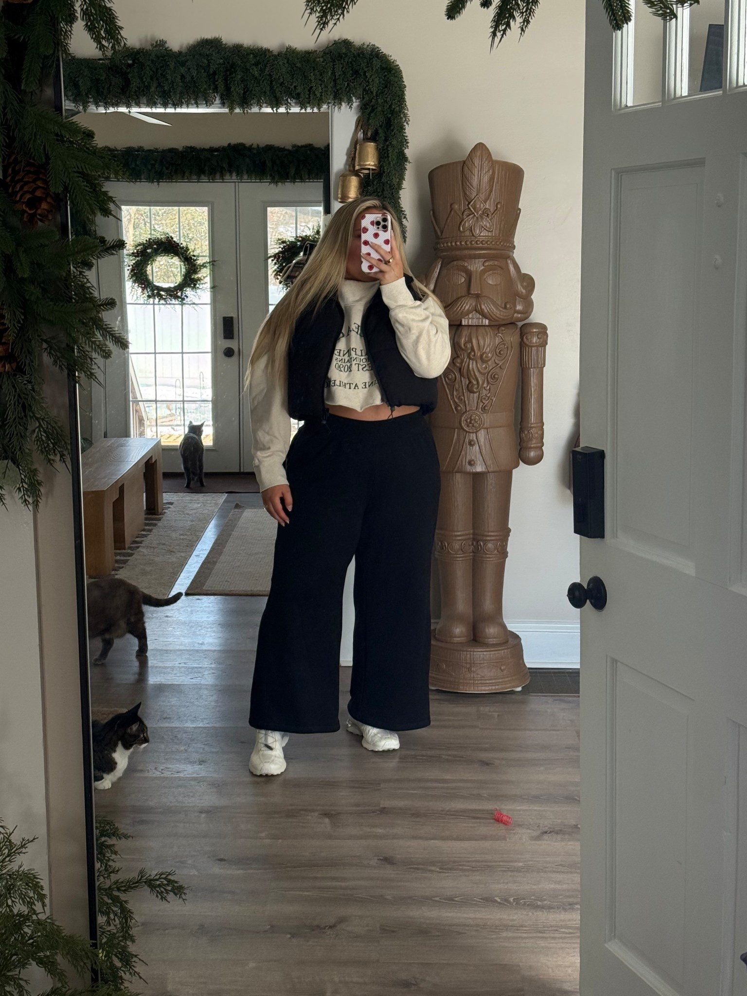 Todays Fit

XL SWEATSHIRT
XL VEST
XL LONG PANTS
SHOES TTS

OOTD, athletic wear, easy outfits, midsize fashion, plus-size fashion, outfits for winter, winter fashion, aerie finds, Salomon sneakers, vests, Amazon finds.

#LTKgrwm #LTKMidsize #LTKootd