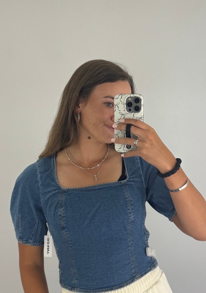 Old navy fav!! Denim top! 

#LTKSaleAlert #LTKFindsUnder50 #LTKStyleTip