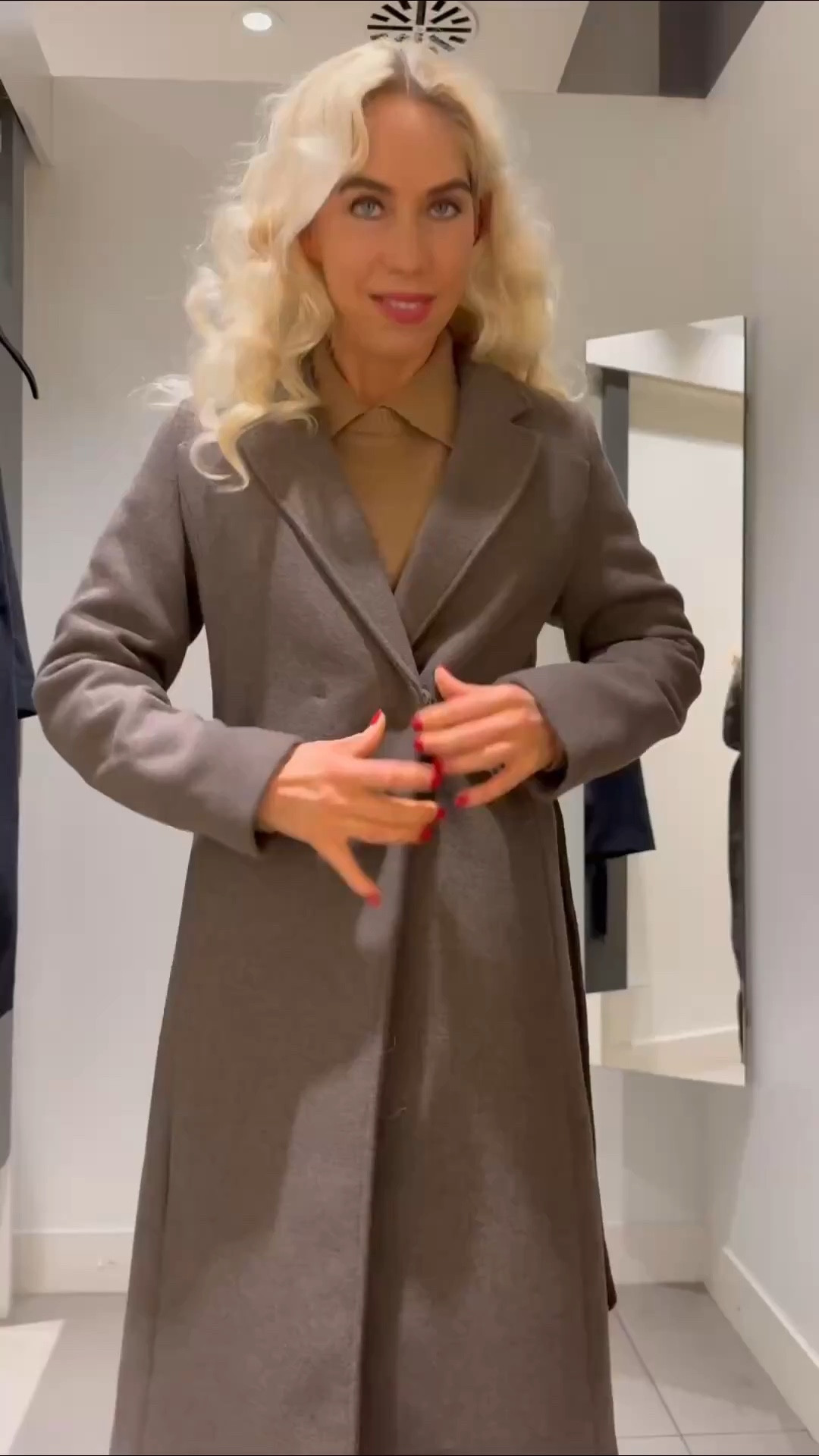 ✨
Ein zeitlos schöner Mantel, der in keiner Garderobe fehlen darf 🤍
Der Stoff fühlt sich unglaublich angenehm an – perfekt für kühle Tage.
Erhältlich in verschiedenen Farben, damit du den Look ganz nach deinem Stil wählen kannst 🤎🖤🤍


#Herbst #WinterFashion #Mantel #OutfitInspo #CapsuleWardrobe #EleganterLook #OOTD 

#LTKwinter #LTKeurope #LTKdeutschland