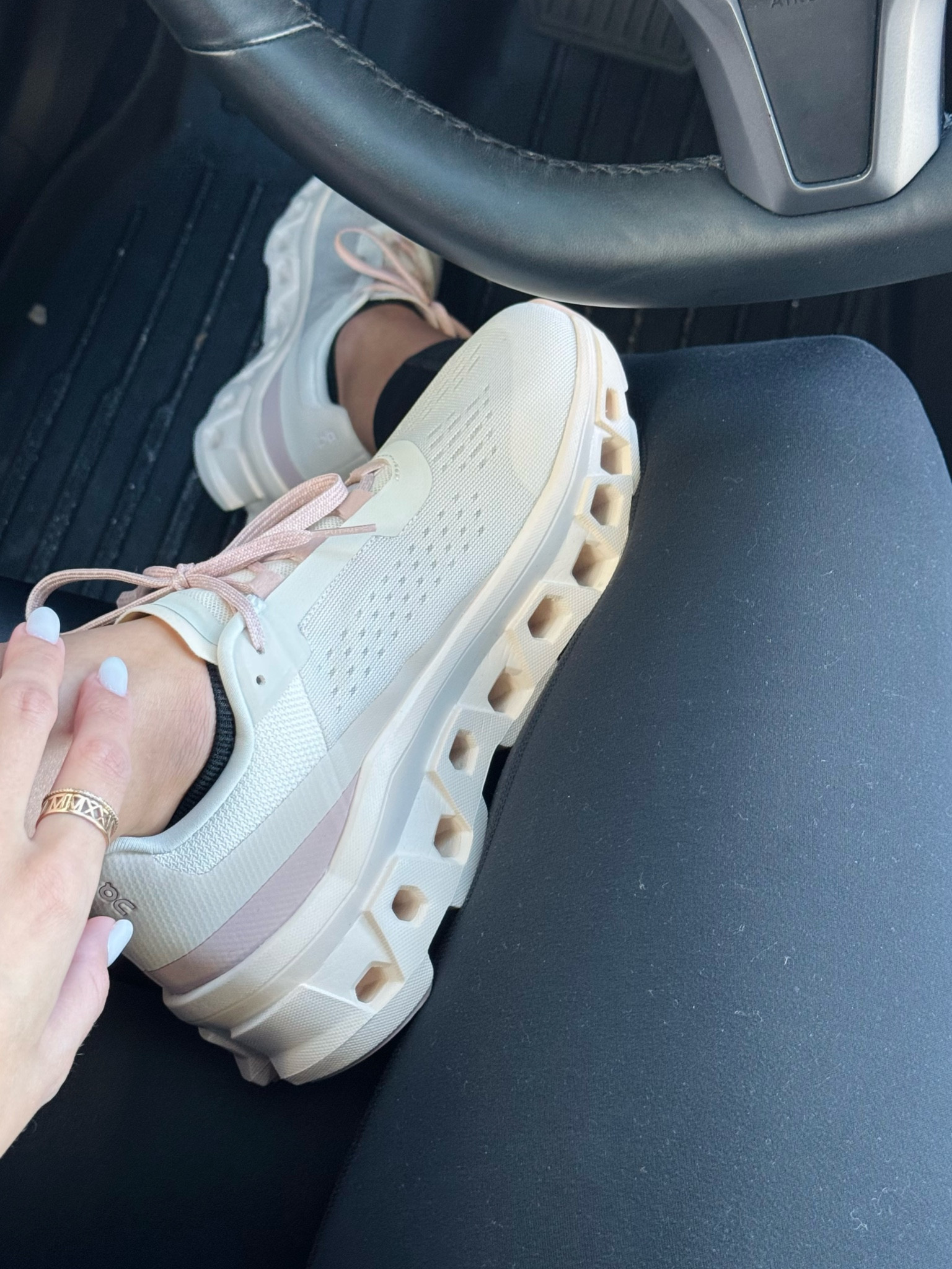 New addition for the “hot mom walks”🚶‍♀️⚡️
This pregnant mama needs all the support she can get! 

#LTKFitness #LTKBump #LTKActive