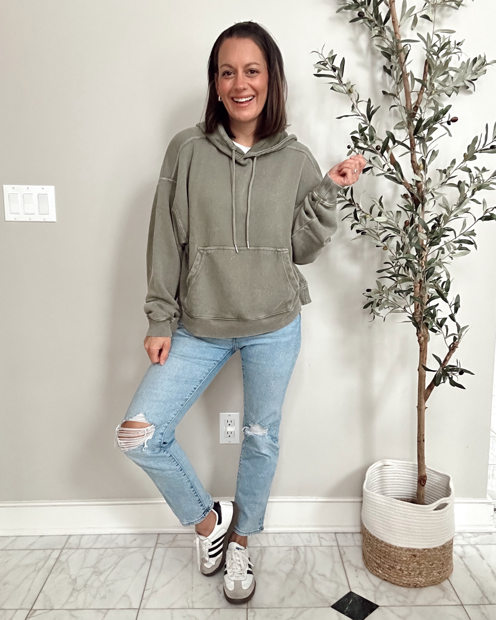 25% off Aerie with code EXTRA25BFF when you sign in!

Hoodie runs true to size.



#LTKActive #LTKOver40 #LTKPetite