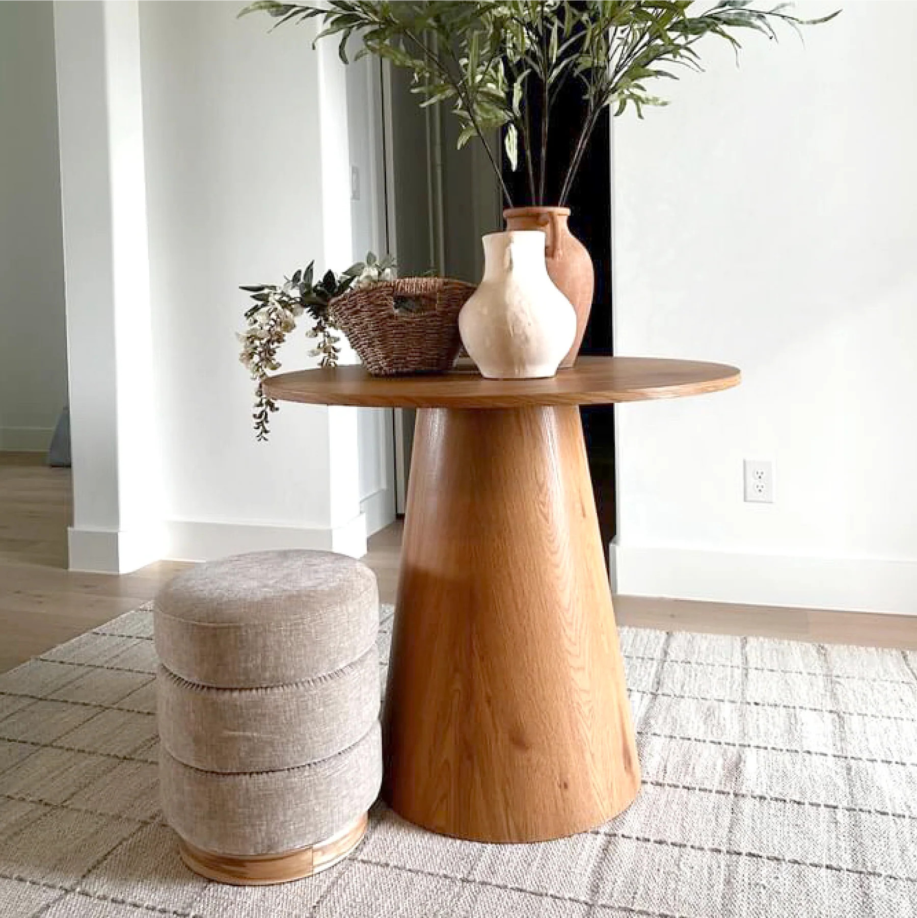 Dwen 35" Modern Round Pedestal Console Table | Pop Maison