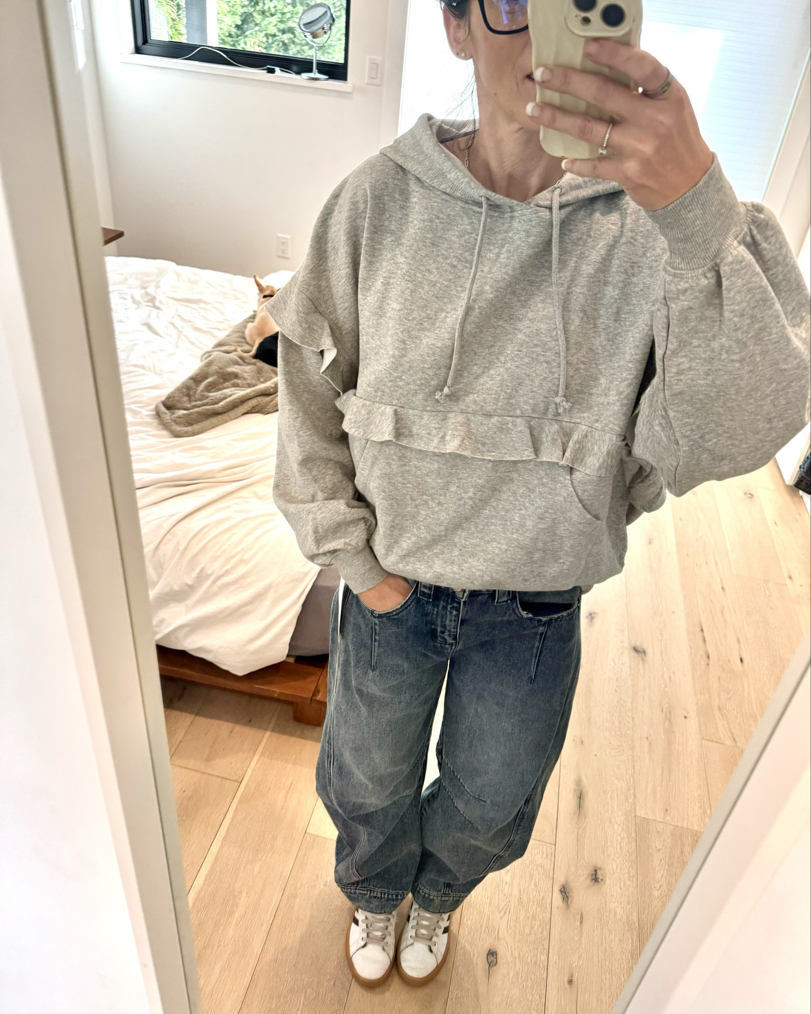 I’m such a sucker for ruffles and this hoodie is so cute💕
