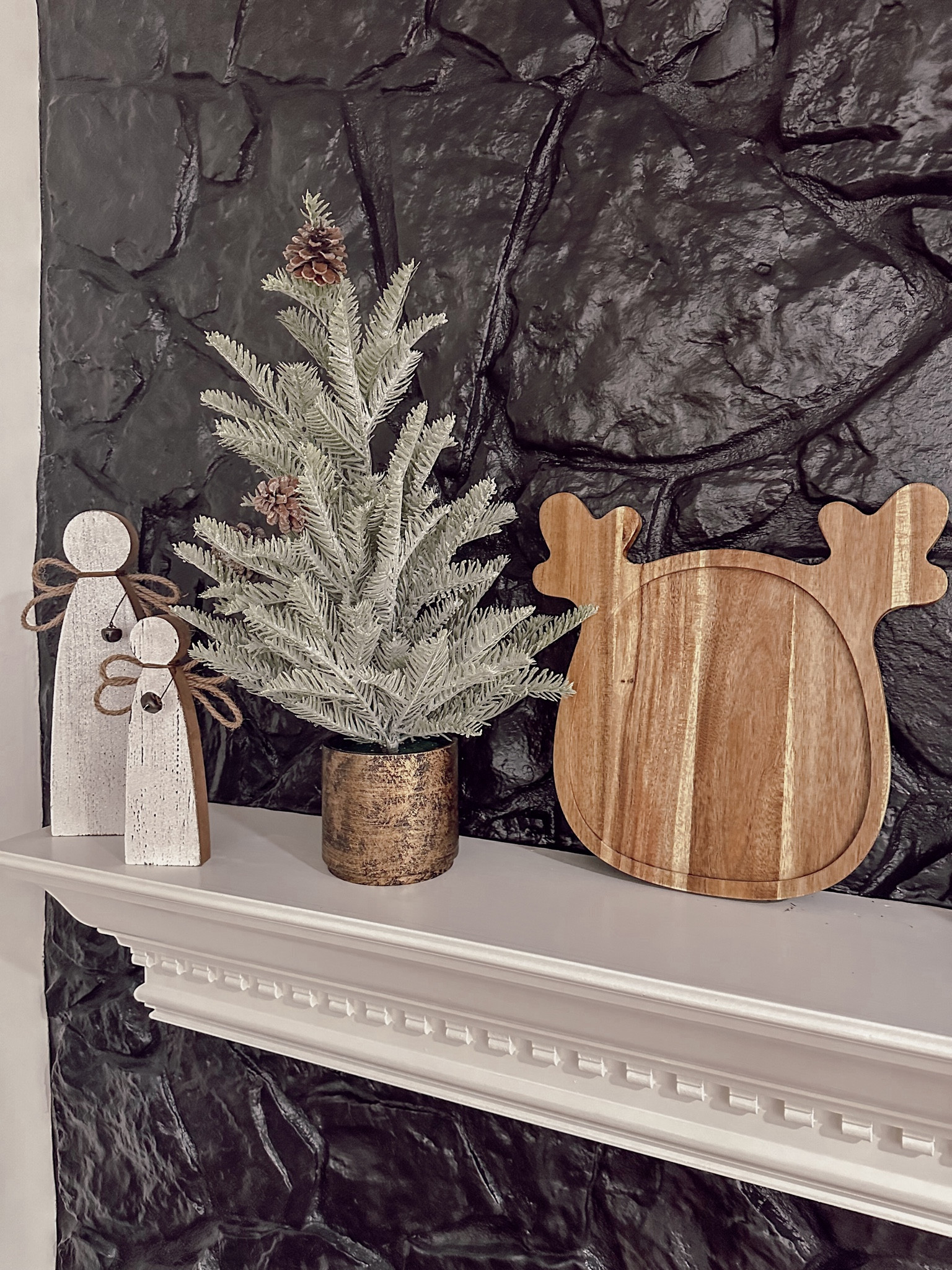 NEW Walmart Christmas decor! This reindeer charcuterie board is adorable 

Walmart Holiday - Charcuterie Board - Reindeer - My Texas House - Walmart Christmas Decor 

#LTKSeasonal #LTKHoliday #LTKhome