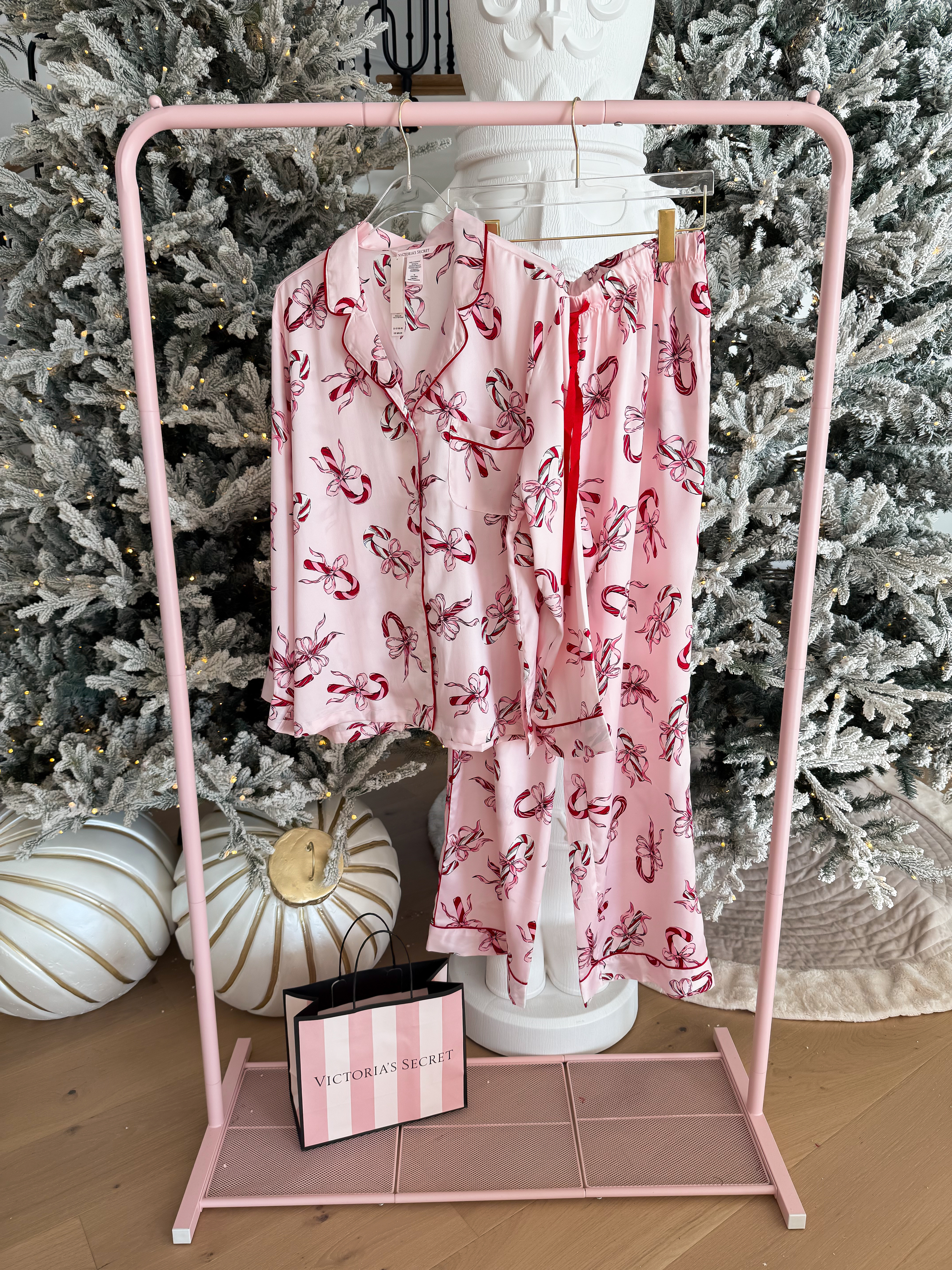 Sequins, bows, satin, and sparkle season is officially here ✨🎀
Trying on my holiday favorites from @victoriasecret  - from cozy glam to full-on festive - and everything is 30% off right now for early Black Friday! Shop my recent order below ❤️ #VSPartner #BlackFriday


#LTKGiftGuide #LTKHoliday