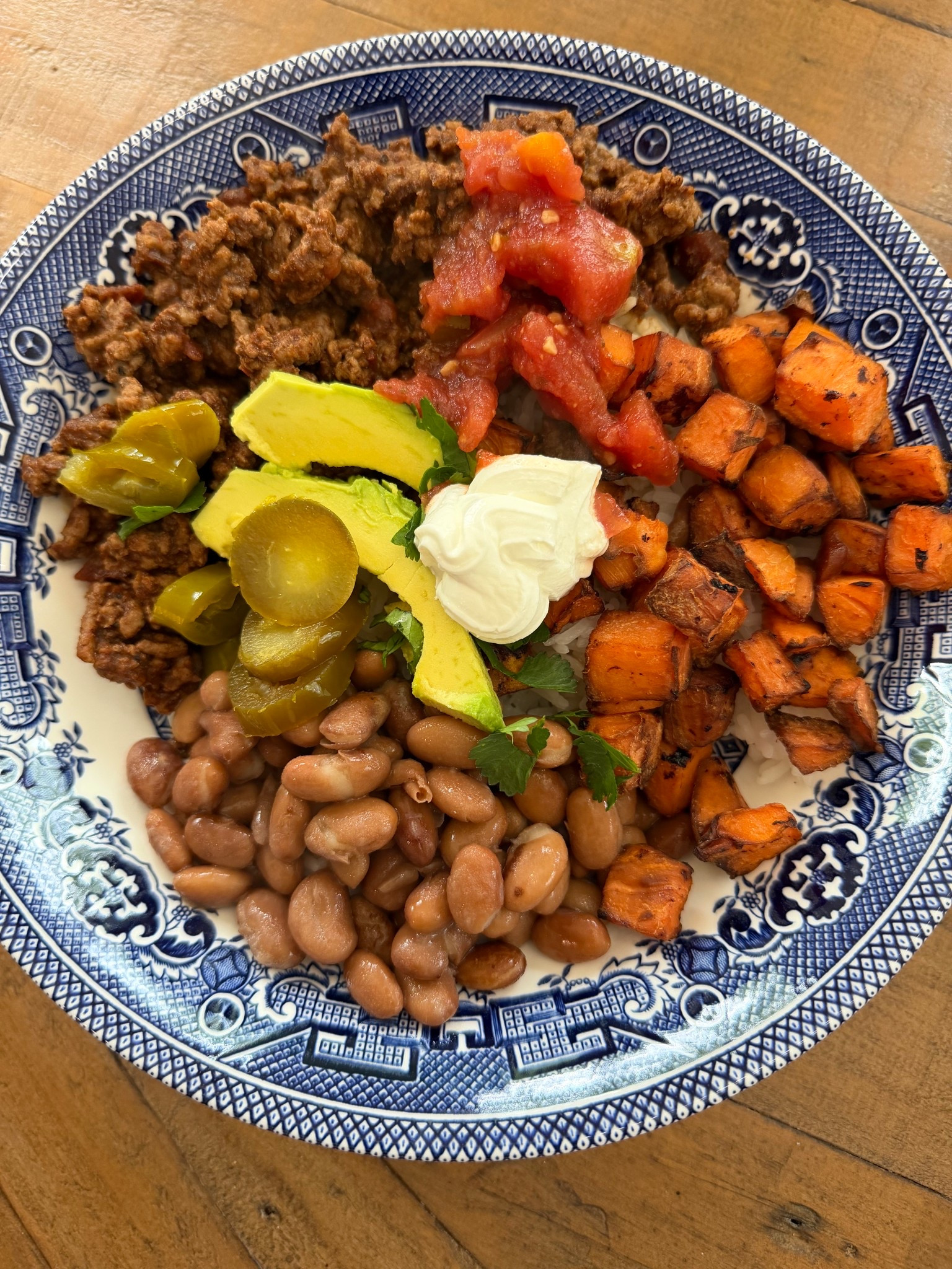 Healthy Taco Bowl 🌮🥑 Easy Weeknight Dinner (8 WW Points, No Added Sugar)

Easy, flavorful taco bowl that’s perfect for a quick weeknight dinner or meal prep 🌿✨ This one is just 8 WW points (even less if you use less rice!) and made with no added sugar 🙌

I used 1 cup organic white rice as the base and topped it with seasoned ground beef, roasted sweet potatoes, and pinto beans 🤍 Added fresh avocado, salsa, a dollop of sour cream, cilantro, and sliced jalapeños  for a little kick 🌶️🥒

So satisfying, customizable, and full of cozy, wholesome flavors 🌮💛 Perfect for busy days when you still want something homemade and delicious!

#LTKfoodie #LTKHome #LTKmomlife