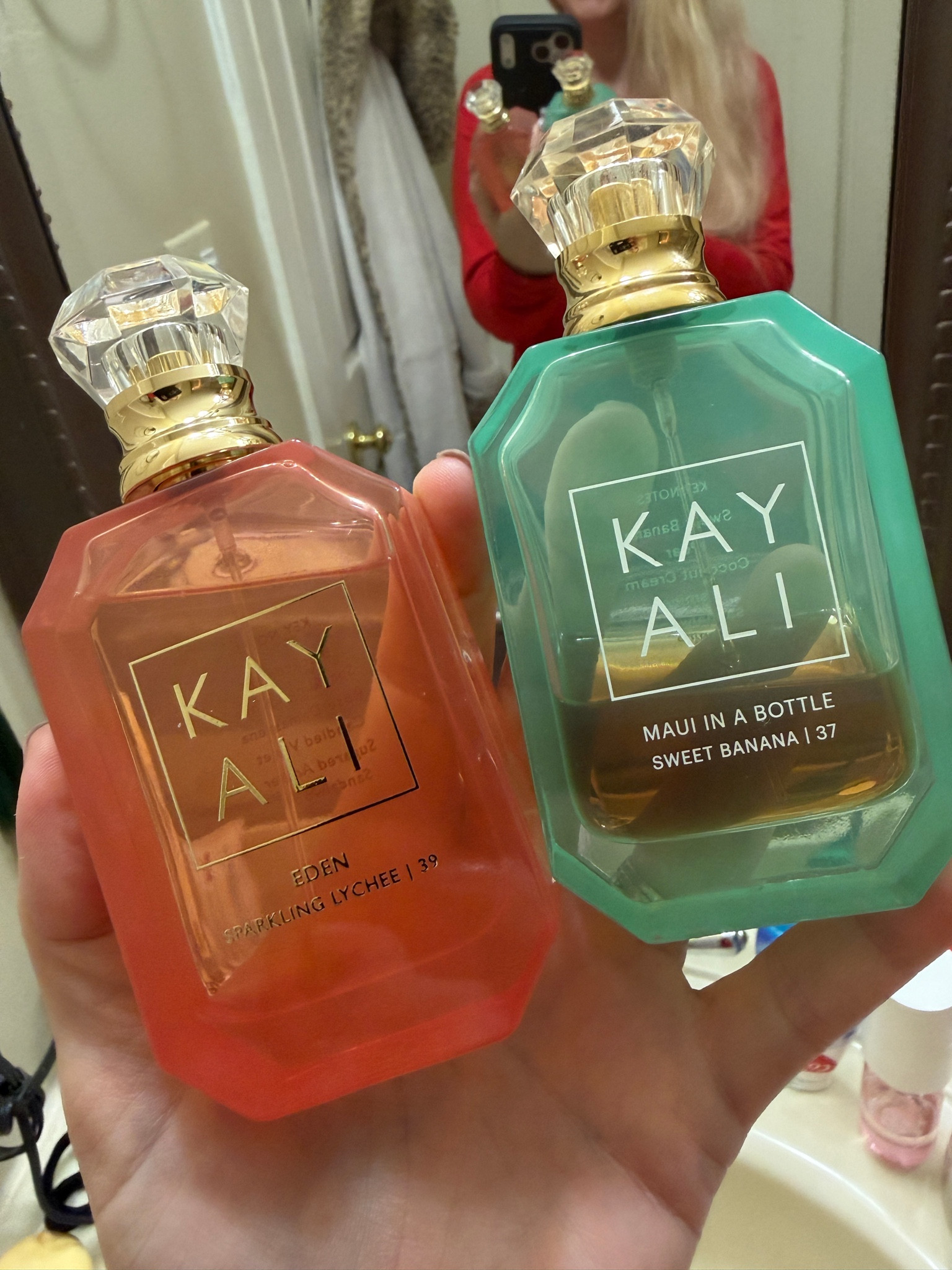 Fave Perfume Combo of all time! I get stopped all the time asking what I’m
wearing. 🩷☺️ I tagged the mini bottles too if you wanted to try it! Click link below!

#perfumes #kayali #bestperfume #tropicalperfume #sweetperfume #beachy #beachyperfume #kayali