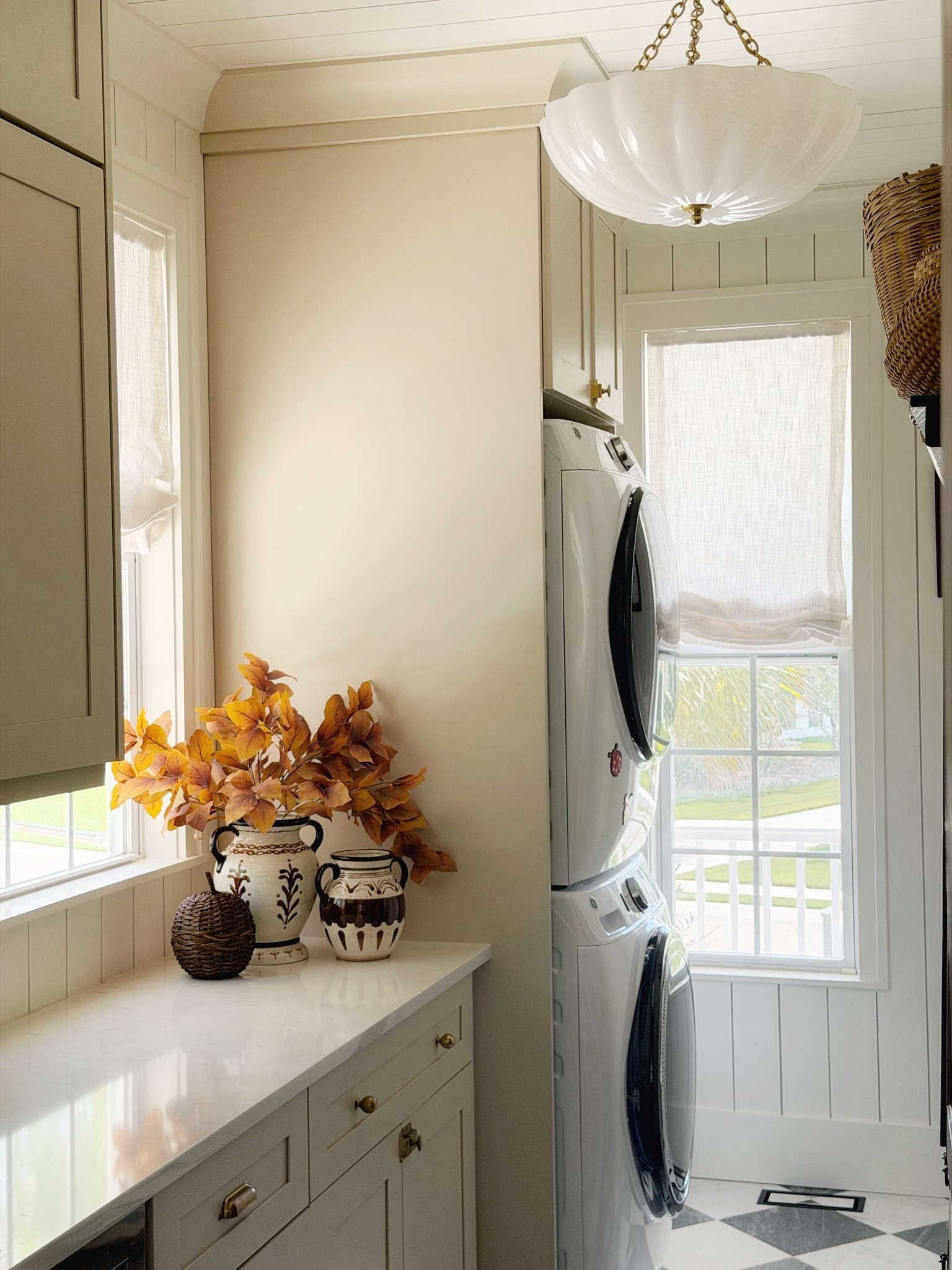 Loving these new fall brown and white vases and fall stem arrivals at @target #ad

#LTKHome #LTKSeasonal #LTKOver40