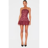 Robe bustier droite texturée bordeaux fleurie à ourlet bouffant, Bordeaux | PrettyLittleThing (FR)