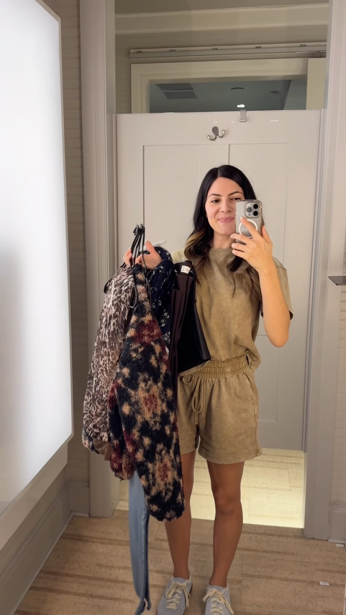 Size small in everything except fleece jacket. Jacket XS
Pants 26/2


Fall Fashion, Abercrombie clothes, Abercrombie jeans, brown slacks women, bootcut jeans, lace top 