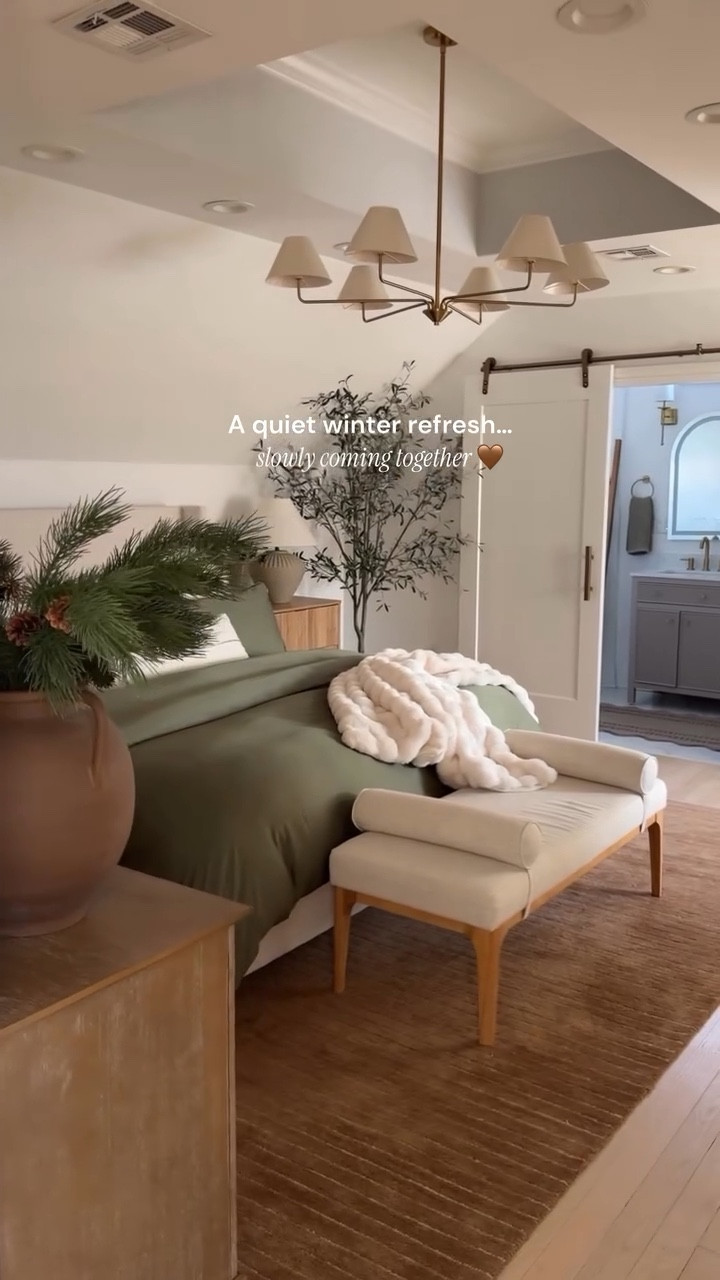 Here’s a little preview of what I’ve been working on 🤎



#wintermood #neutralhome #cozybedroom

#LTKSaleAlert #LTKHoliday #LTKHome
