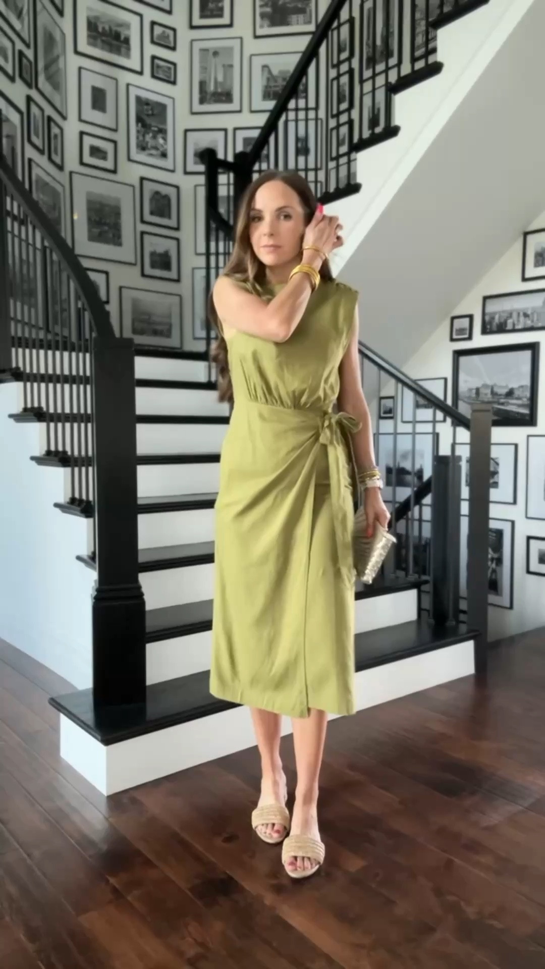 This @Macys dress is just perfect for spring and summer- it can be dressed up for a date night or even worn to work! The shape it so flattering and you know my love for this color 💚