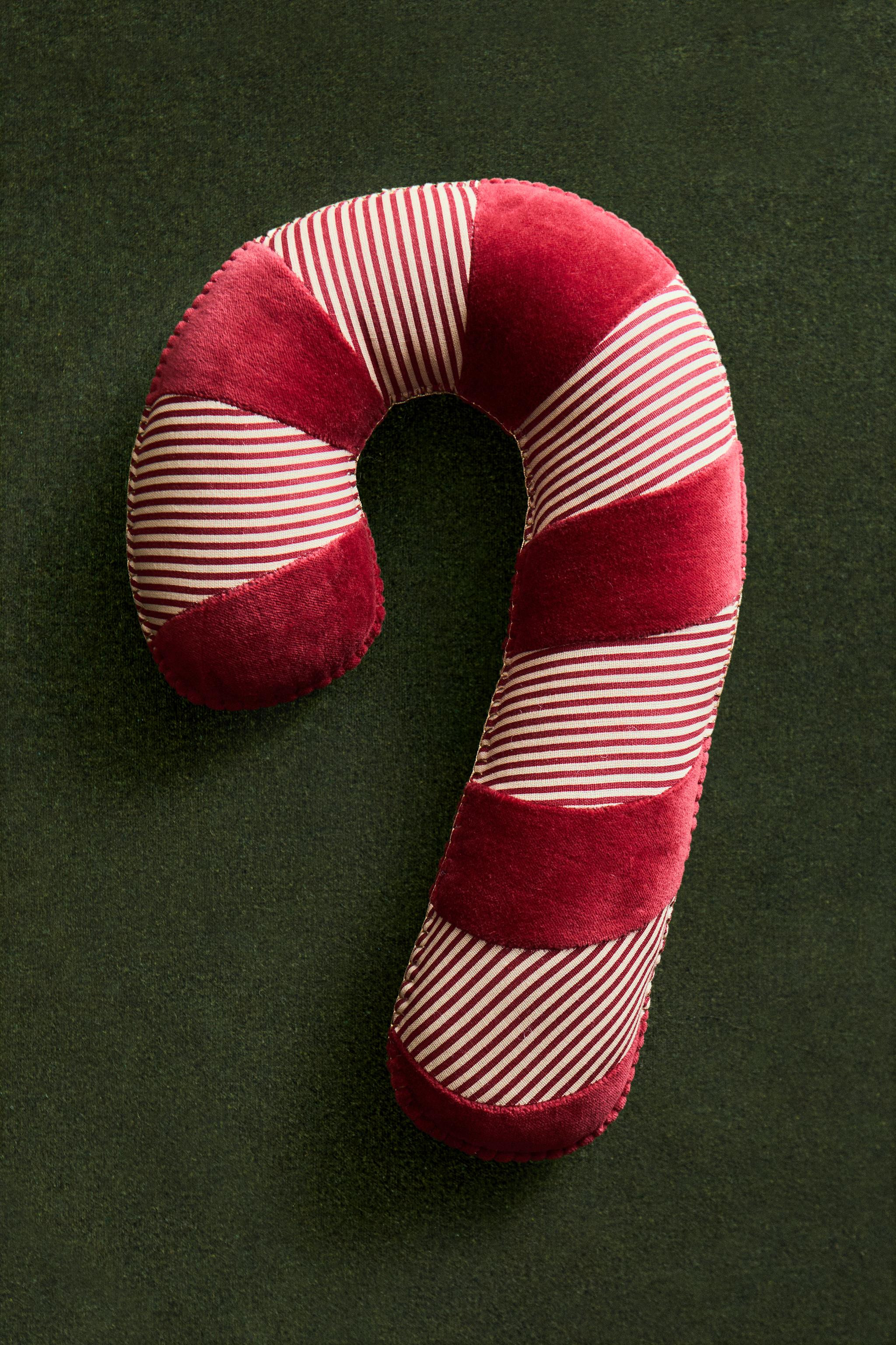 CHILDREN’S CANDY CANE CHRISTMAS THROW PILLOW | Zara Canada