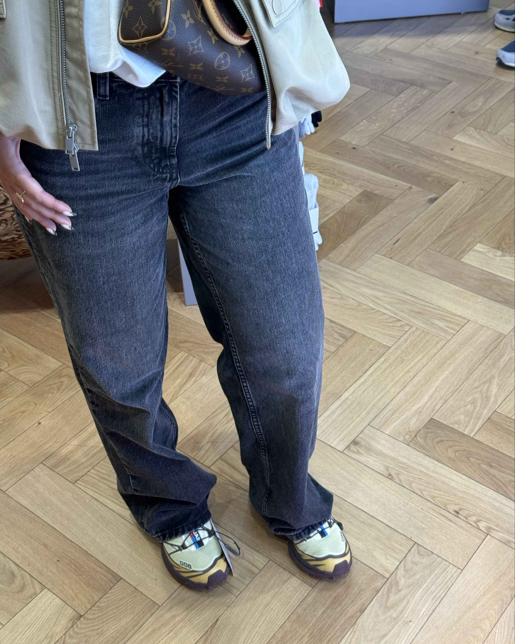 the best fitting jeans if you’re 5’3 🖤

#LTKeurope #LTKuk #LTKjeans