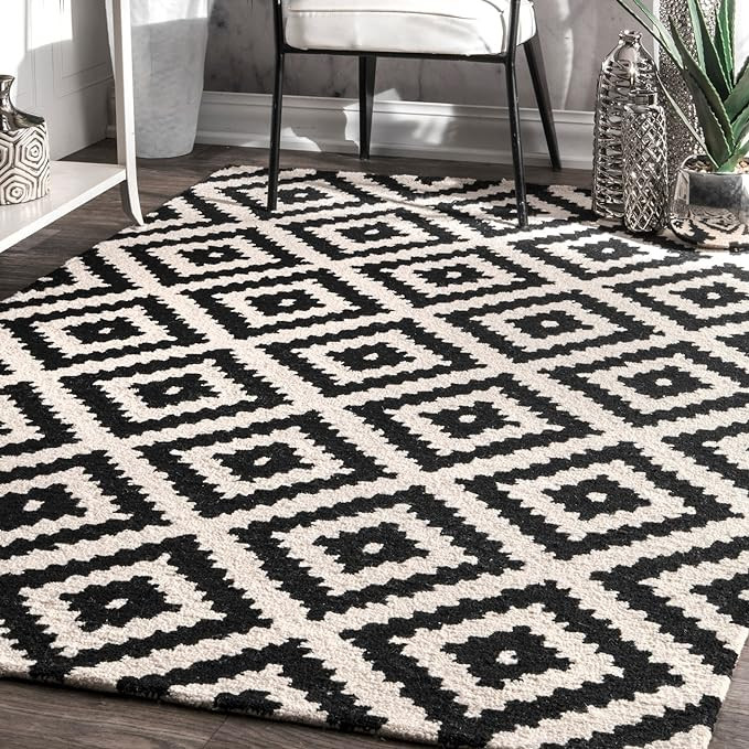 nuLOOM Kellee Hand Tufted Geometric Wool Accent Rug, 2x3, Black | Amazon (US)