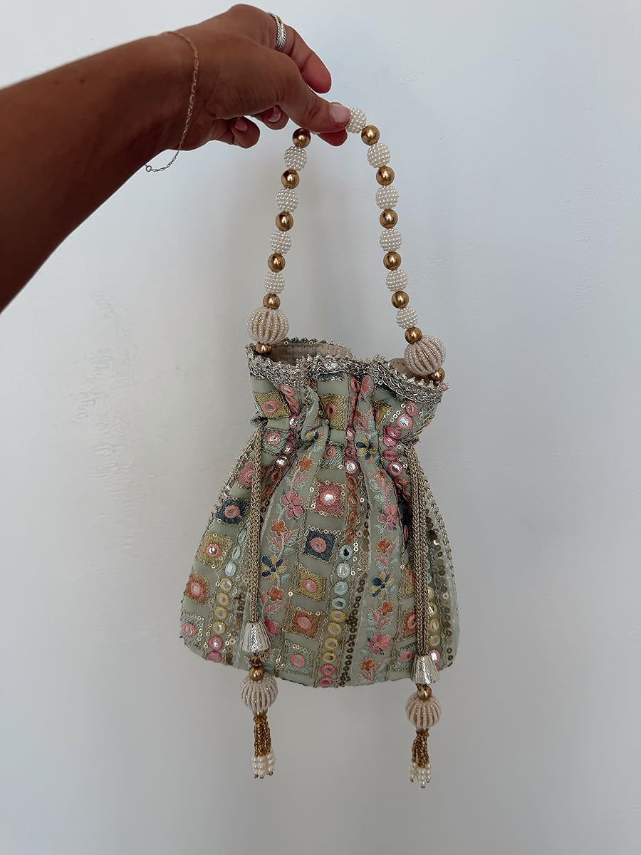 These Amazon bags are my go-to for the season! Theyre super cute, easy to dress up or down, and perfect for spring break! 

 

#LTKSeasonal #LTKTravel