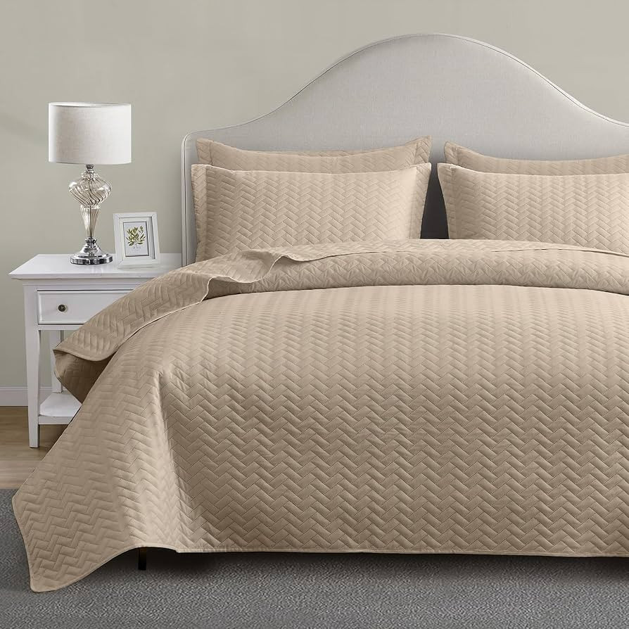 Maple&Stone Quilt Set King Size, Lightweight Beige Bedspread Ultrasonic Chevron Pattern Light Cov... | Amazon (US)