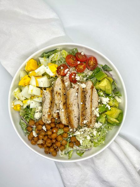 Cobb salad 🤝🏼 Caesar salad…Guess I’m calling this the COBB CAESAR because I can never just have a basic caesar. 🥬 

TO MAKE: Chop romaine lettuce, sliced purple onions and croutons with your favorite caesar dressing. Place in a large bowl and top with chicken, sliced cherry tomatoes, diced avocado, crispy garlicky chick peas & chopped hard boiled eggs. Top with feta and cracked black pepper. 

#salad #salads #easyrecipes #healthyeating #feedfeed #food #lunchideas #dinnerideas #explore #food #whitebowls #kitchenfaves 

#LTKSaleAlert #LTKFindsUnder50 #LTKActive