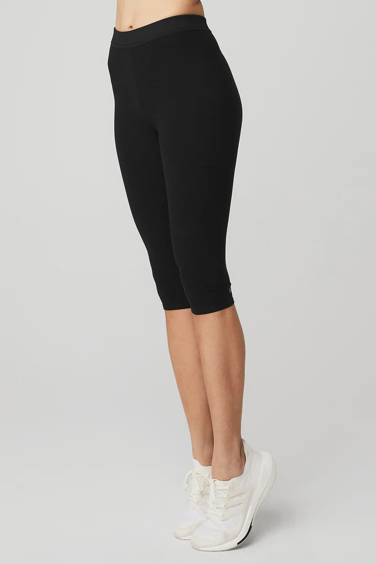 Alosoft High-Waist Iconic 90's Capri - Black | Alo Yoga (US)