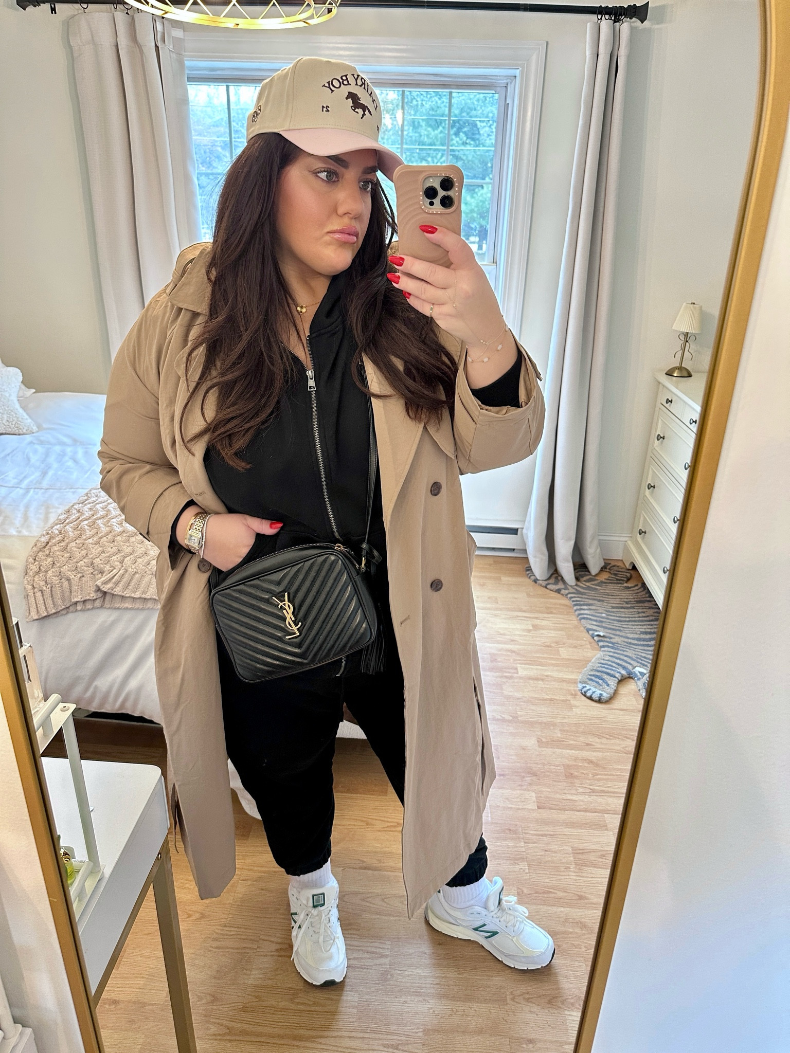 I’m here from Tiktok 👋🏽

#sweatpants #casualootd #chicsweatpantsoutfit #sweatsuit #trenchcoat #newbalance 

#LTKShoeCrush #LTKPlusSize