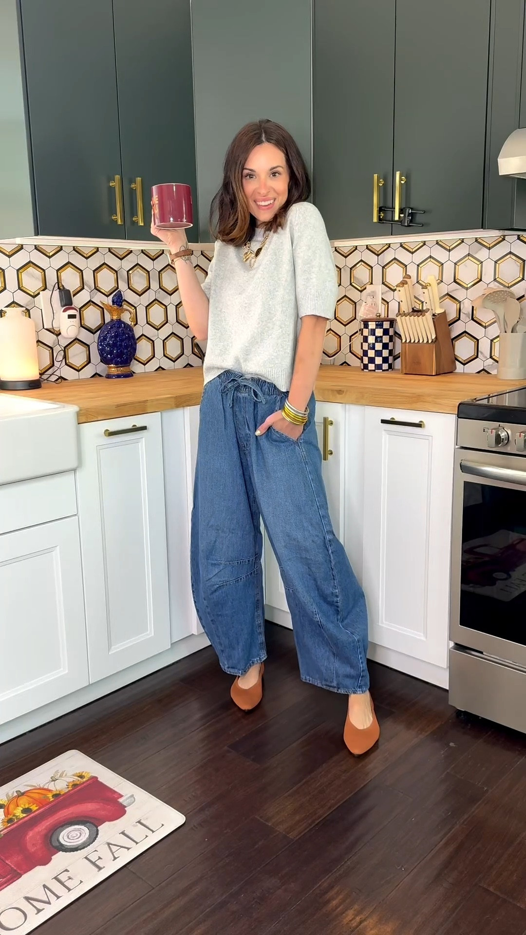 Sweater top - true to size, I’m in the XS.

Jeans - relaxed, I’m in my true XS and could have sized down. 

Flats - true to size

#falloutfit #barreljeans 

#LTKStyleTip #LTKFindsUnder50