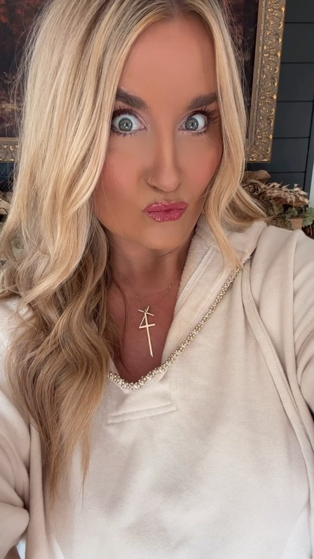 Lip vinyl in shade Hibiscus 