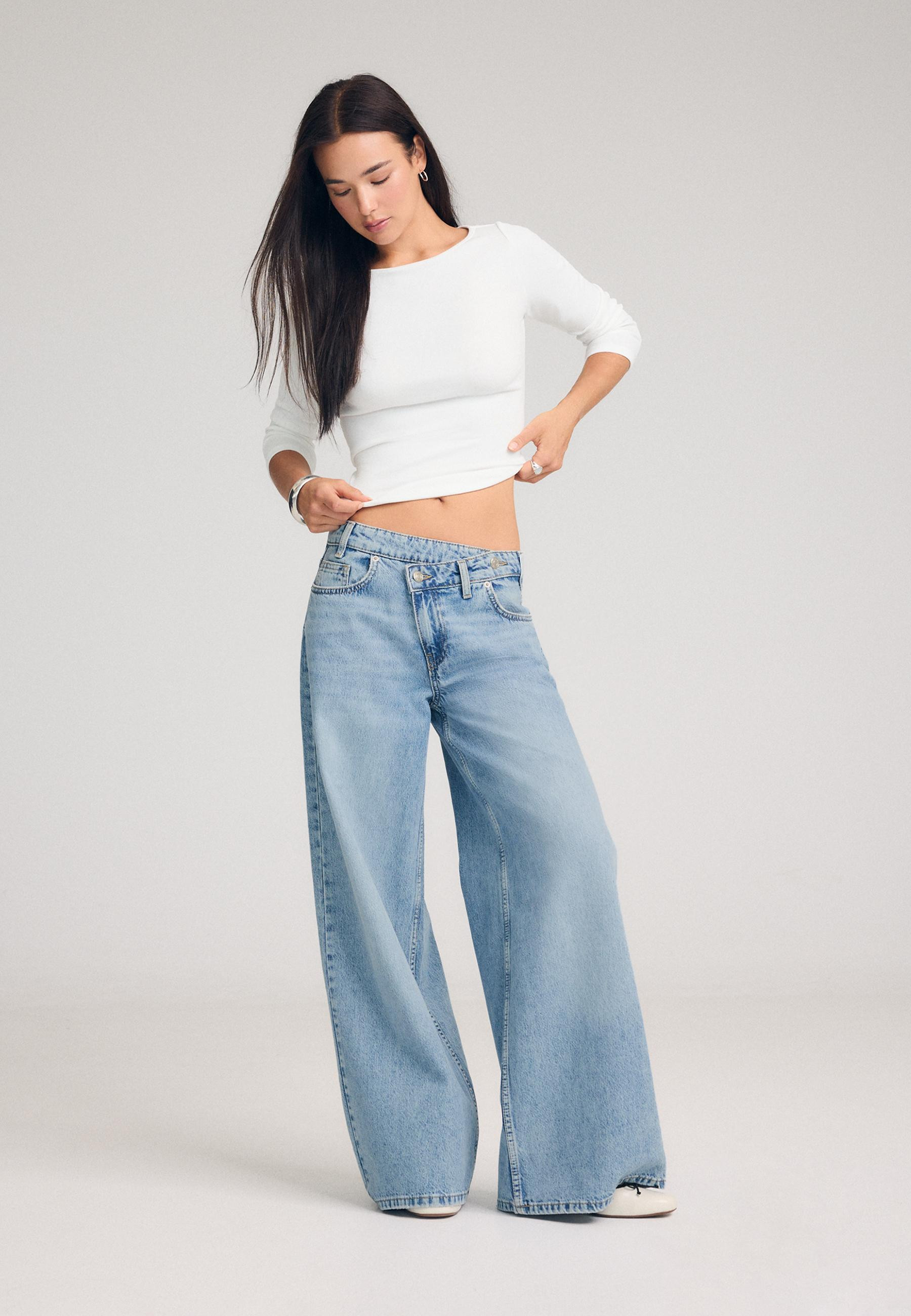 Stradivarius Crossover waist jeans  MEDIUM LIGHT BLUE DENIM 10 | Stradivarius (UK)
