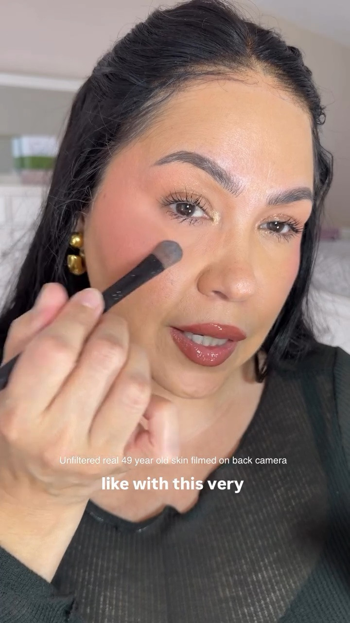 If you love a pink blush don’t be afraid to compliment it with a lilac pink setting powder. Wearing @hudabeauty Easy Bake Loose setting powder shade Ube birthday cake (mini)

#matureskin #settingpowder #over40makeup #over40 #musthavemakeup

#LTKOver40 #LTKBeauty #LTKgrwm
