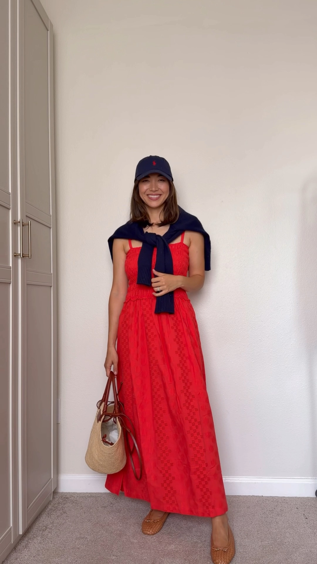 The perfect spring/summer dress with a pop of color! Beautiful detailing, lined & with pockets 

Splendid dress- xs 

#LTKootd