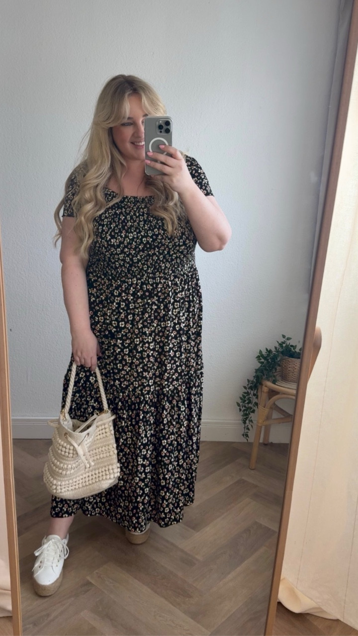 Kleiderlook ❤️

15% sparen mit dem Code: beau15ty
vom 17.03. -einschl. 19.03.2026
einmalig einlösbar pro Kundin
gilt in DE App & Webshop


#kleid #plussizefashion
#frühling #blumen 

#LTKspring #LTKkleider #LTKplussize