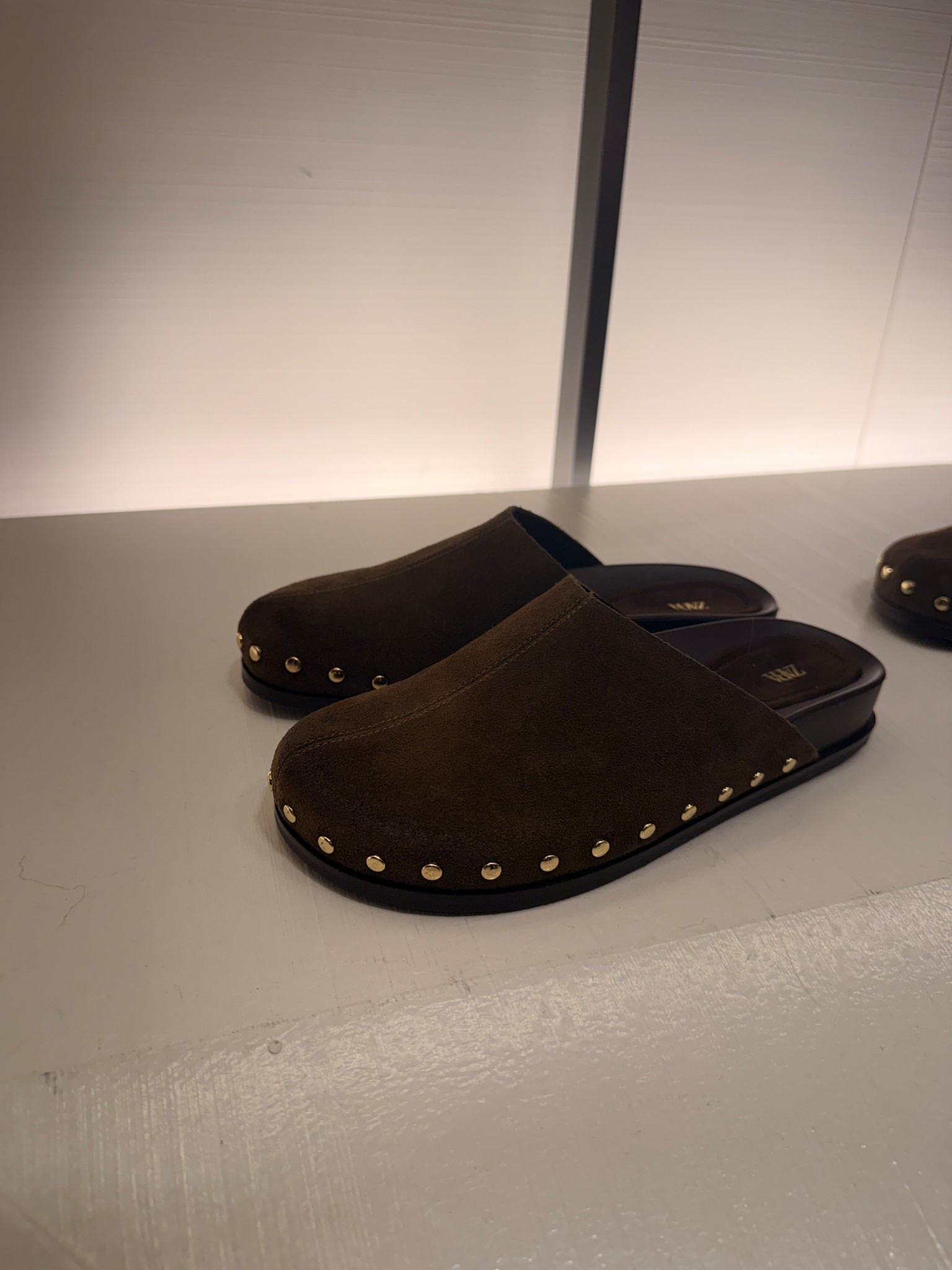 Brown stuffed clogs! Perfect addition to spring footwear rotation! 

#LTKootd